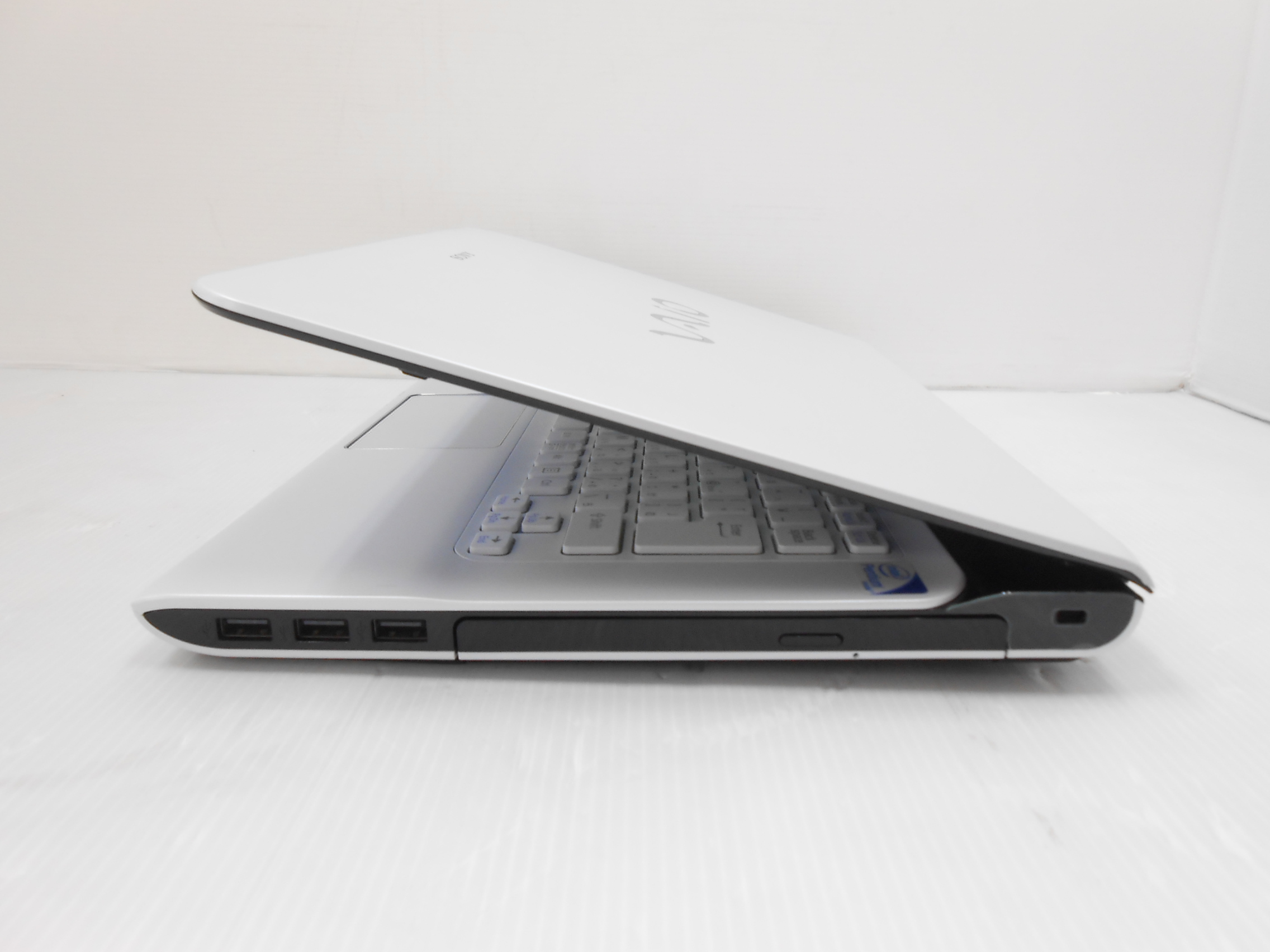 SONY VAIO SVE141L11N (Pentium B980 2.4GHz/4GB/750GB) 14