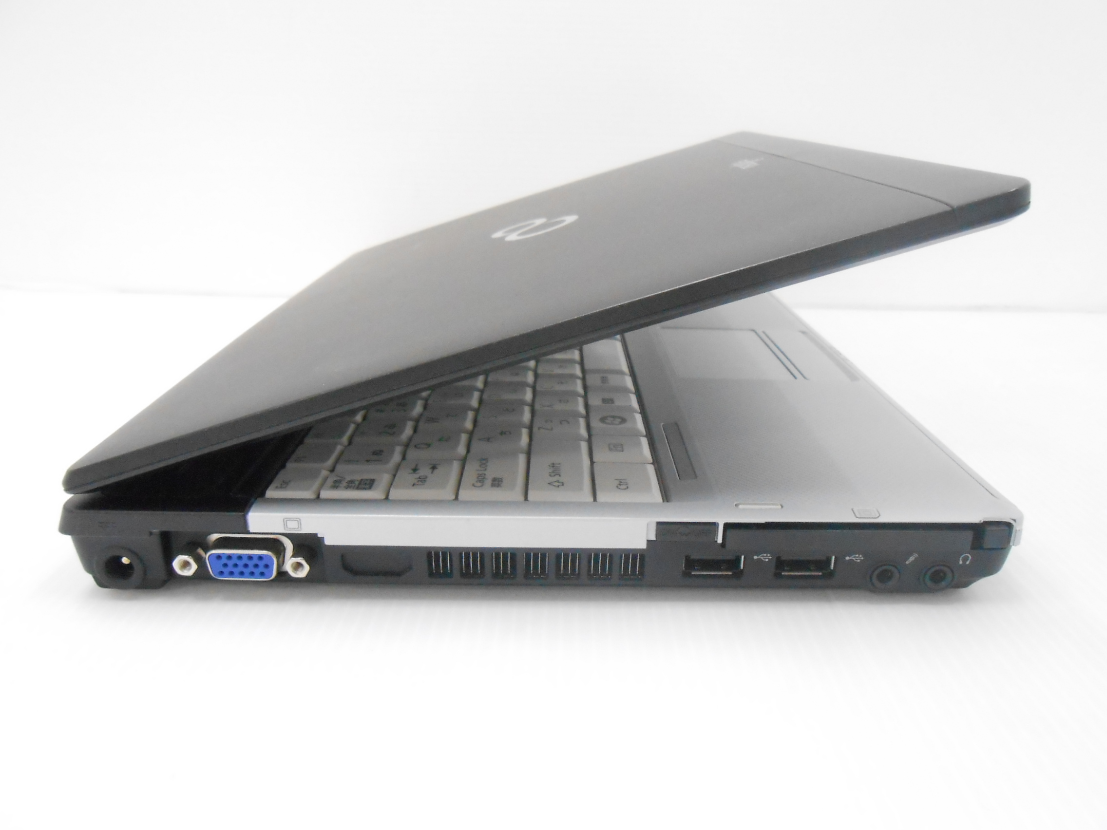 Windowsノート本体 FUJITSU LIFEBOOK P770/B 富士通 LIFEBOOK P770/B (Corei5 2520M 2.50GHz/4GB/160GB) 12.1