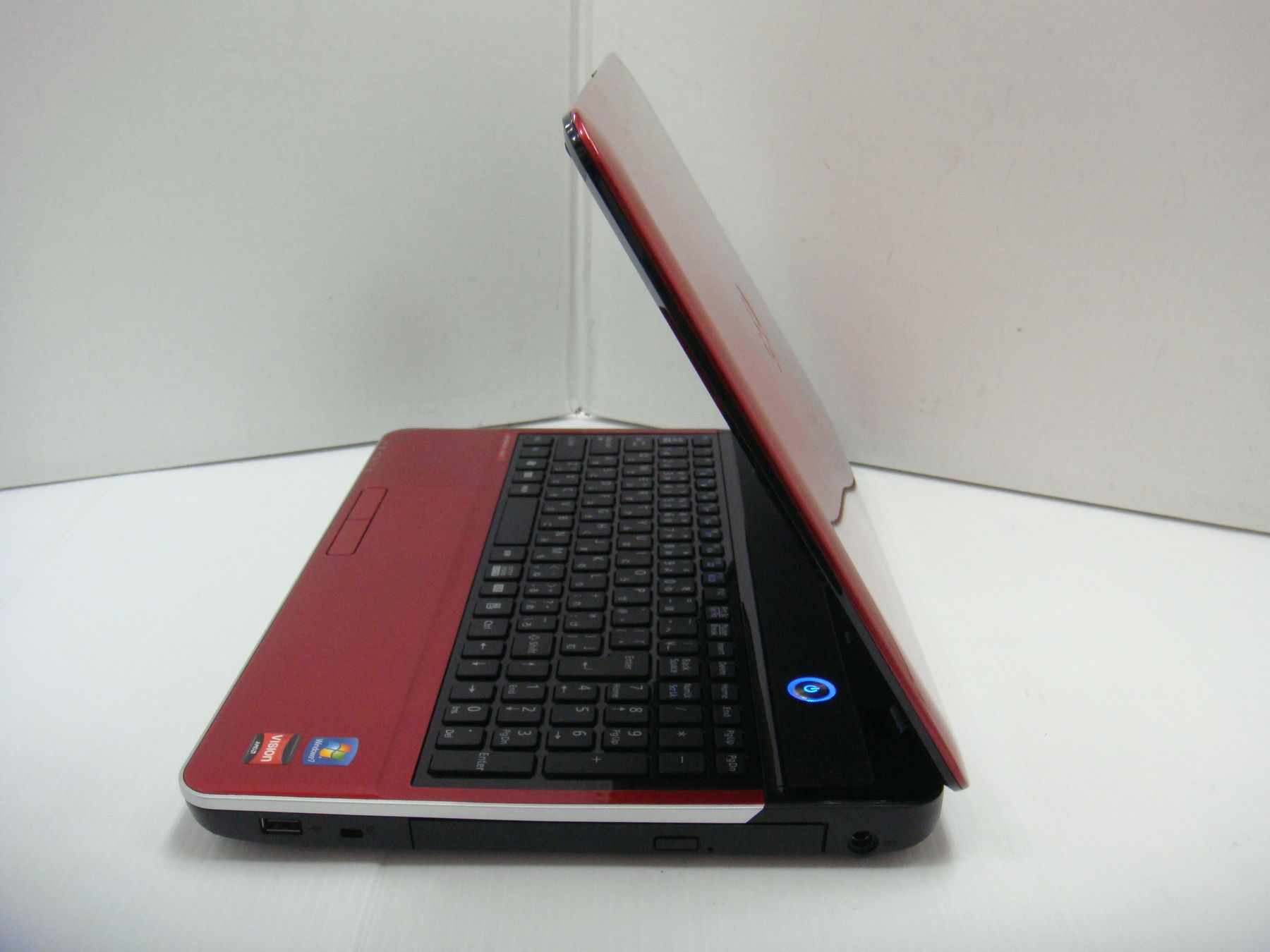 富士通 LIFEBOOK AH40/D (AMD E-350 Prosesser 1.60GHz /4GB