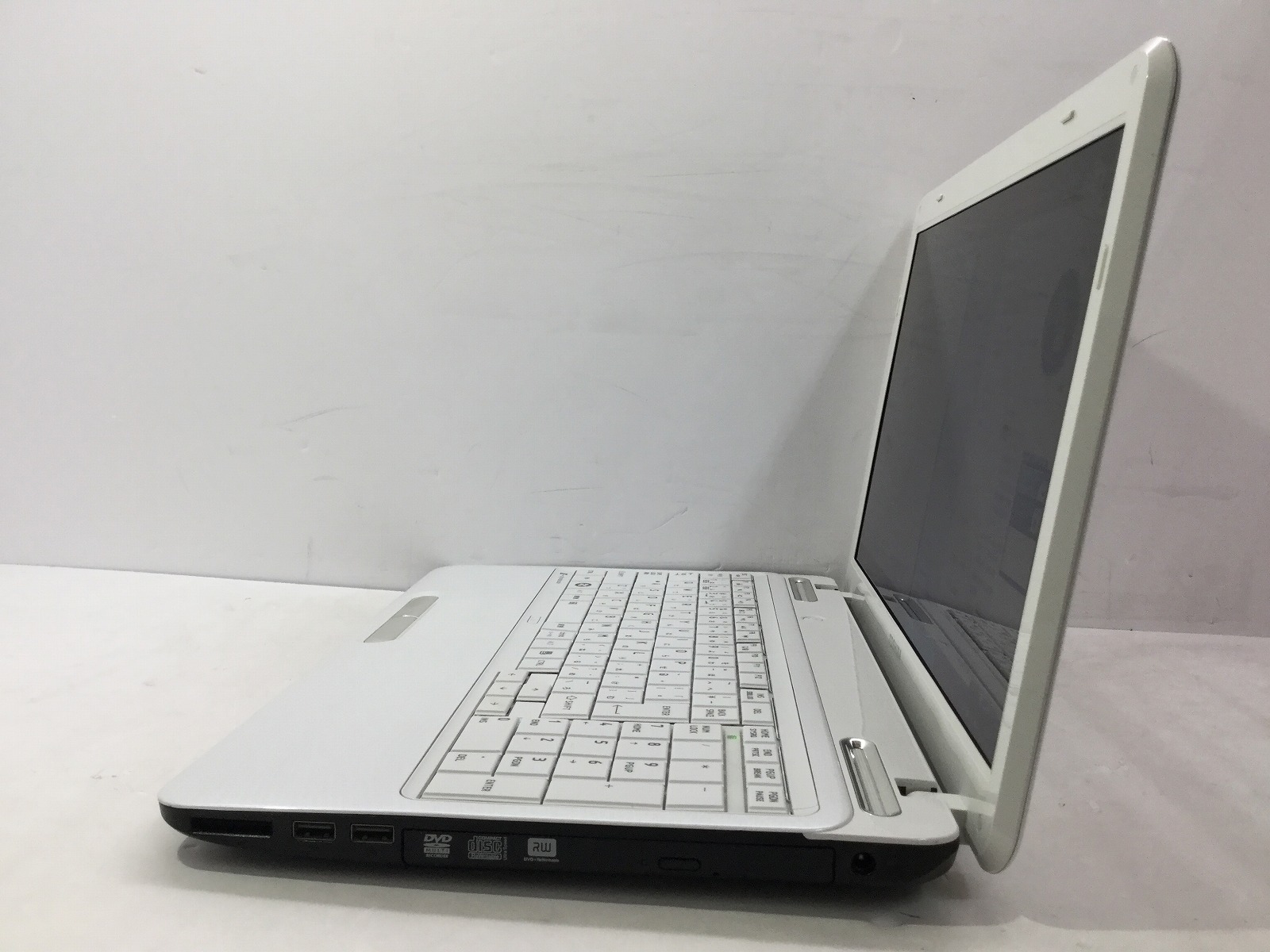 東芝 - dynabook T350 T350/46BB PT35046BSFB 東芝 dynabook T350 T350/46BR PT35046BSFR [モデナレッド] 価格