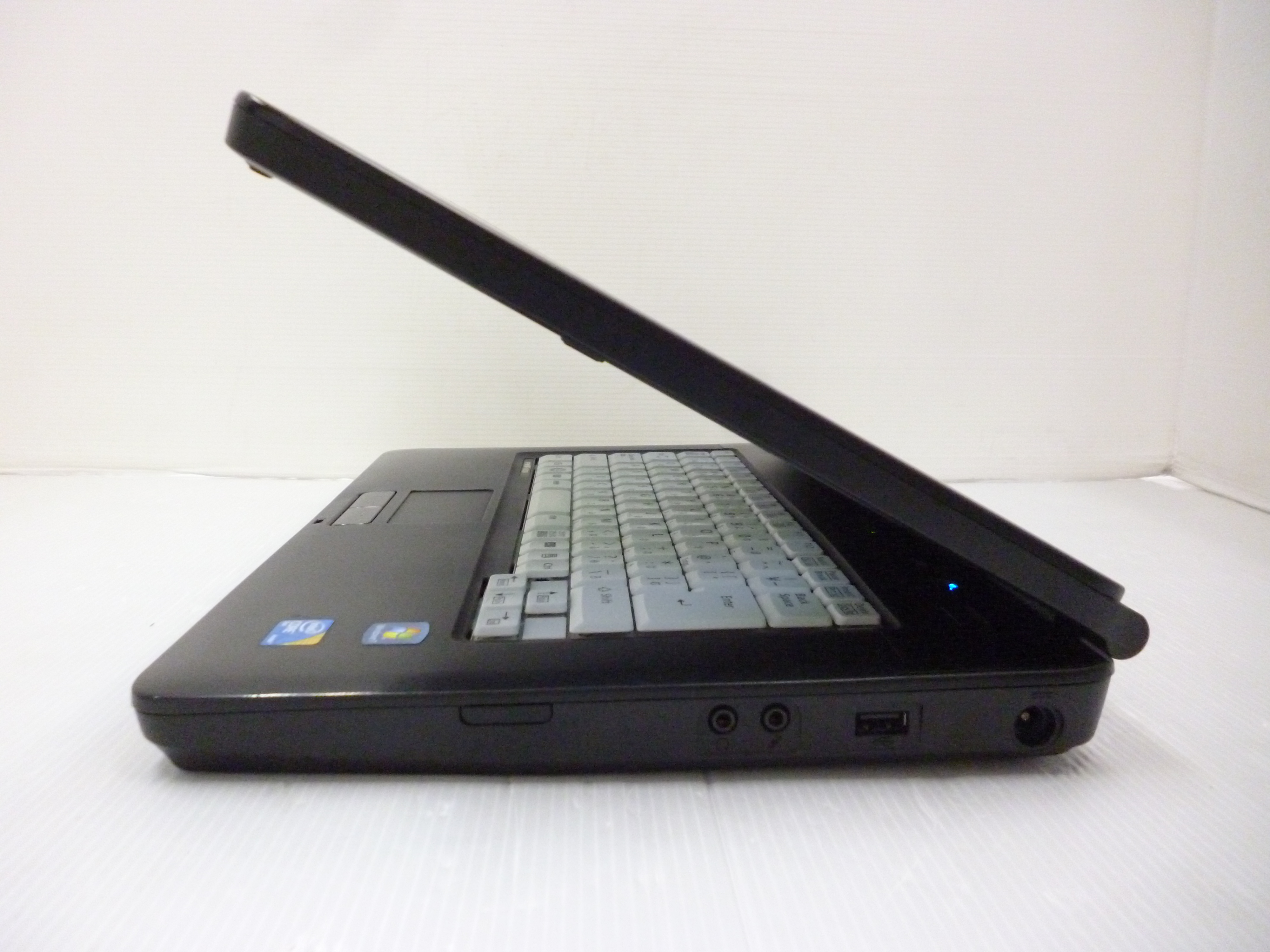 Fujitsu FMV-A8290 ノートPC ブラック Amazon.co.jp: 富士通 FMV-A8290 / Windows7 Celeron 1GBメモリ