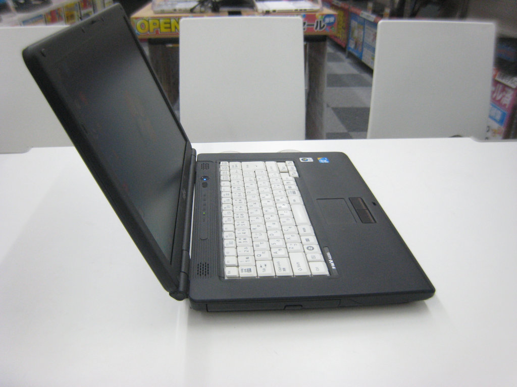 富士通 FMV-A8280 (Core 2 Duo P8700 2.53GHz/2GB/80GB) OSに