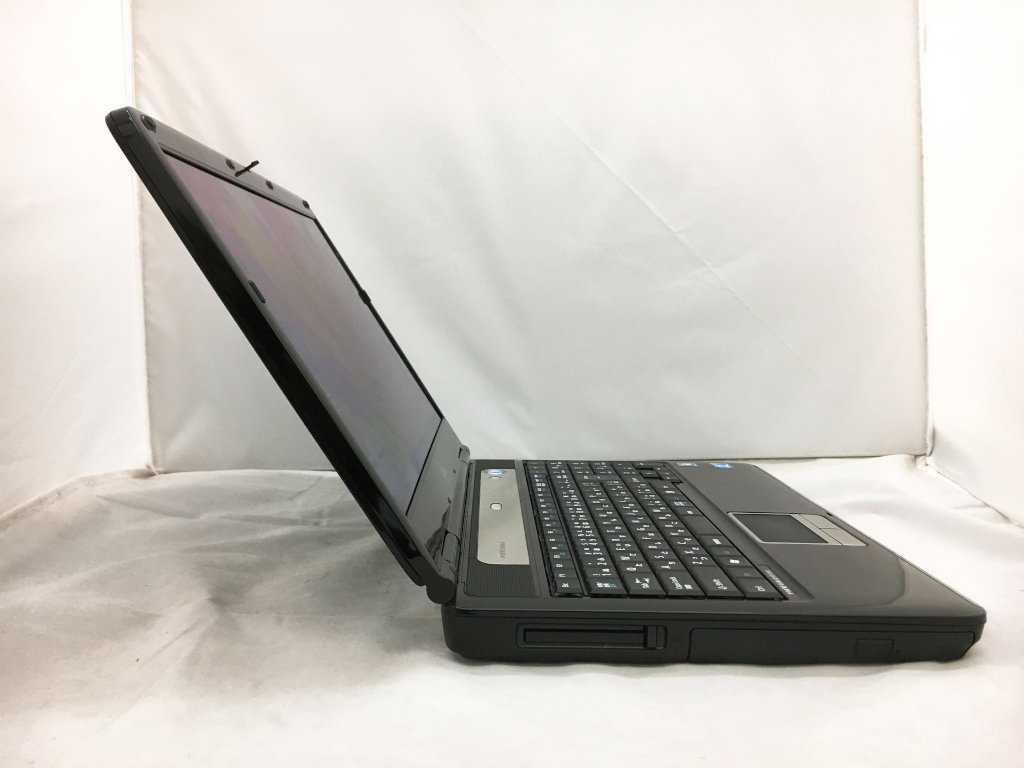 富士通ノートパソコン　FMV-BIBLO NF/G50　CORE i3搭載 FMV-BIBLO NF NF/G50 FMVNFG50W アーバンホワイト FUJITSU