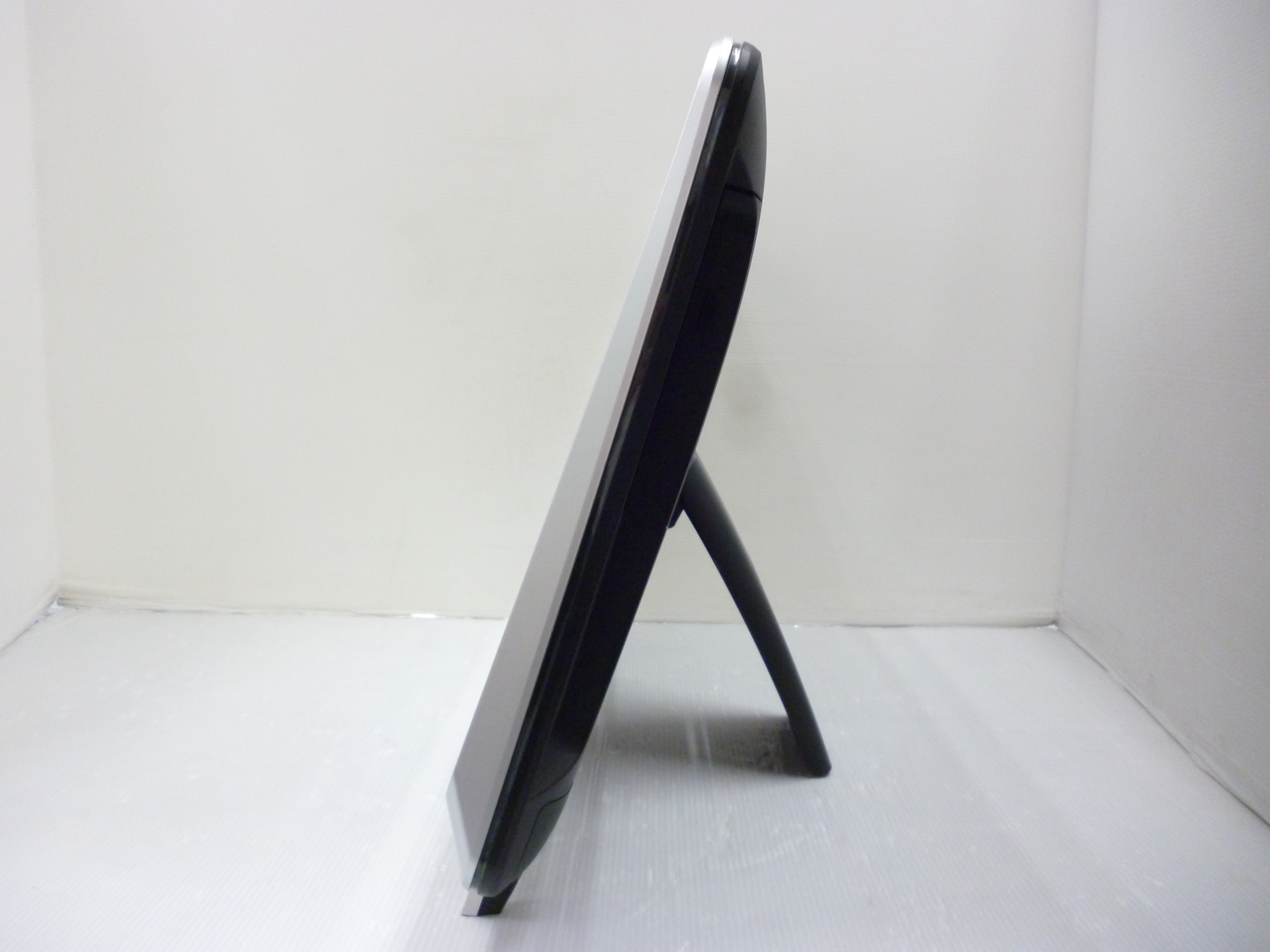 東芝 REGZA PC D712/V3HW (Celeron 1000M 1.80GHz/4GB/1TB) 21.5