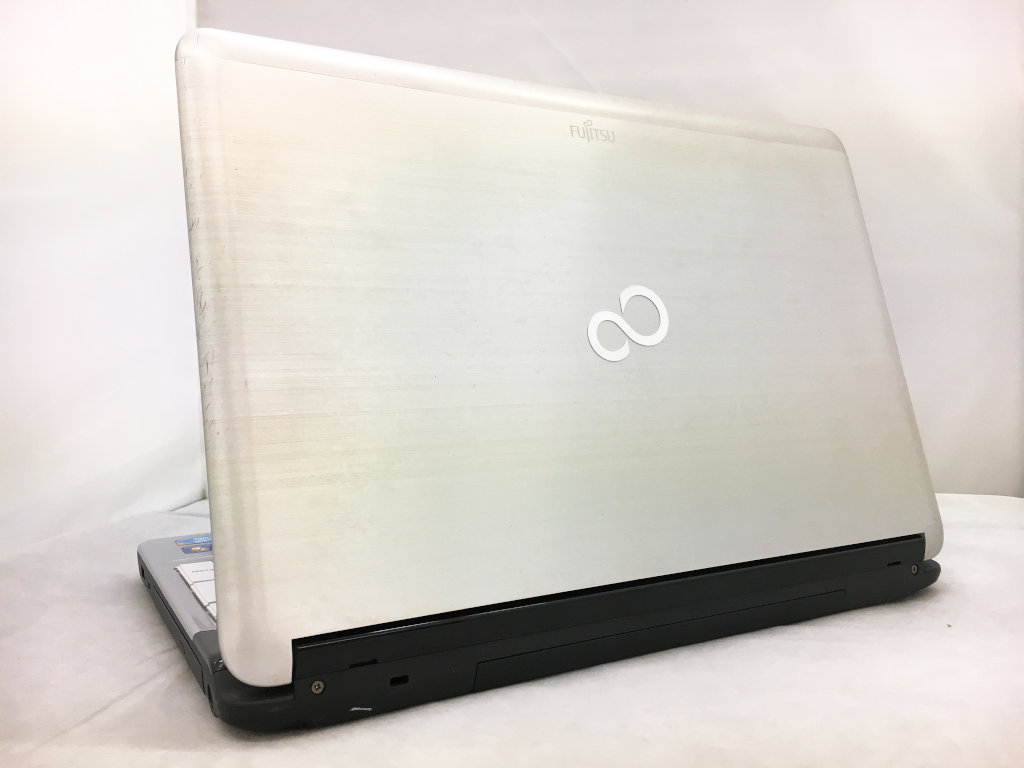 Core i3 ノートパソコン LIFEBOOK AH530/1B すぐに使用できます