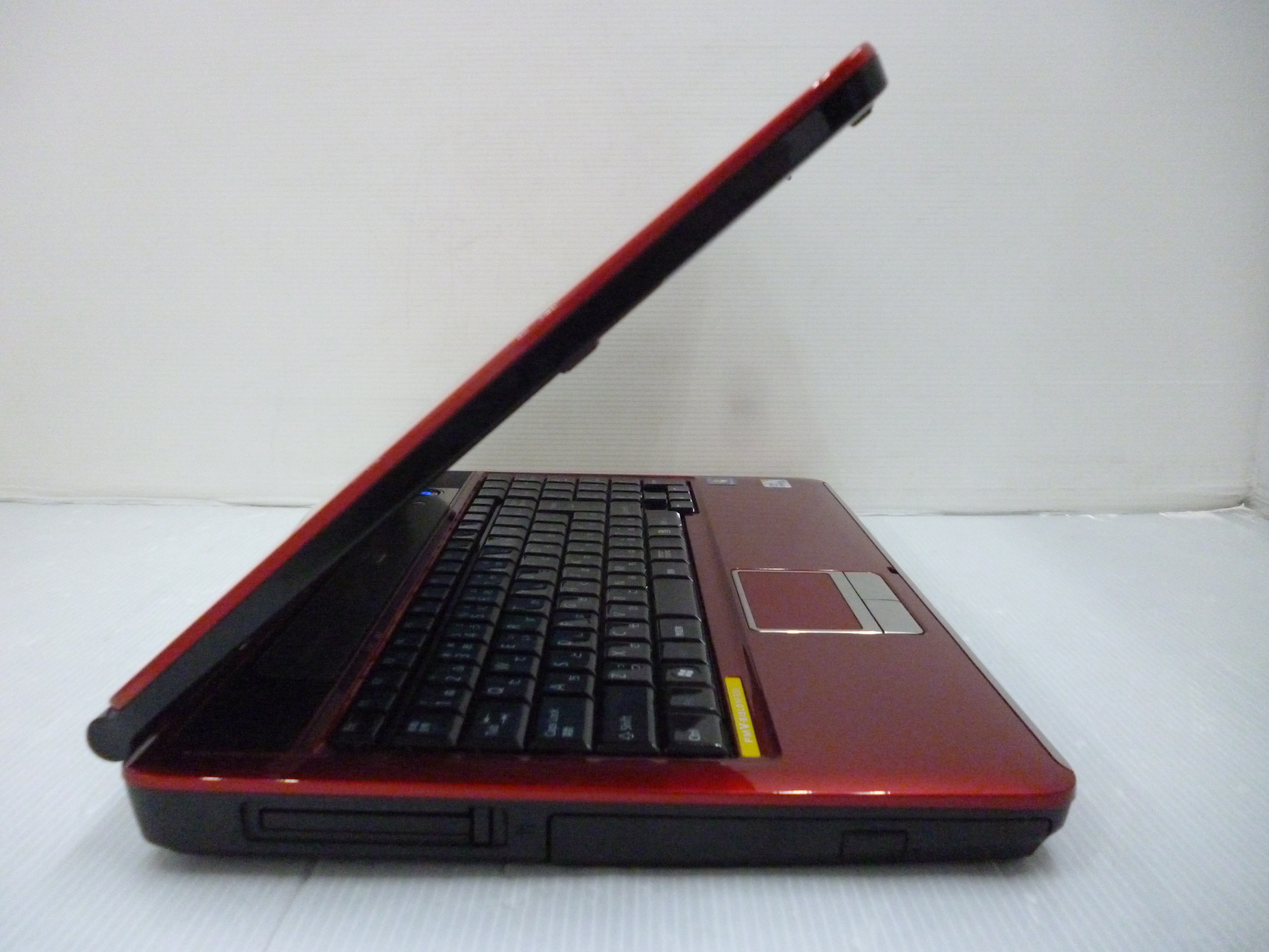 富士通 FMV-BIBLO NF/E50 (Core2Duo P8700 2.53GHz/4GB/500GB) 15.6