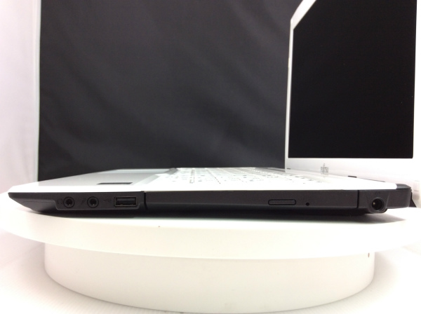 富士通 LIFEBOOK AH42/M(CPU： Pentium 3556U 1.7GHz/メモリ：4GB/HDD