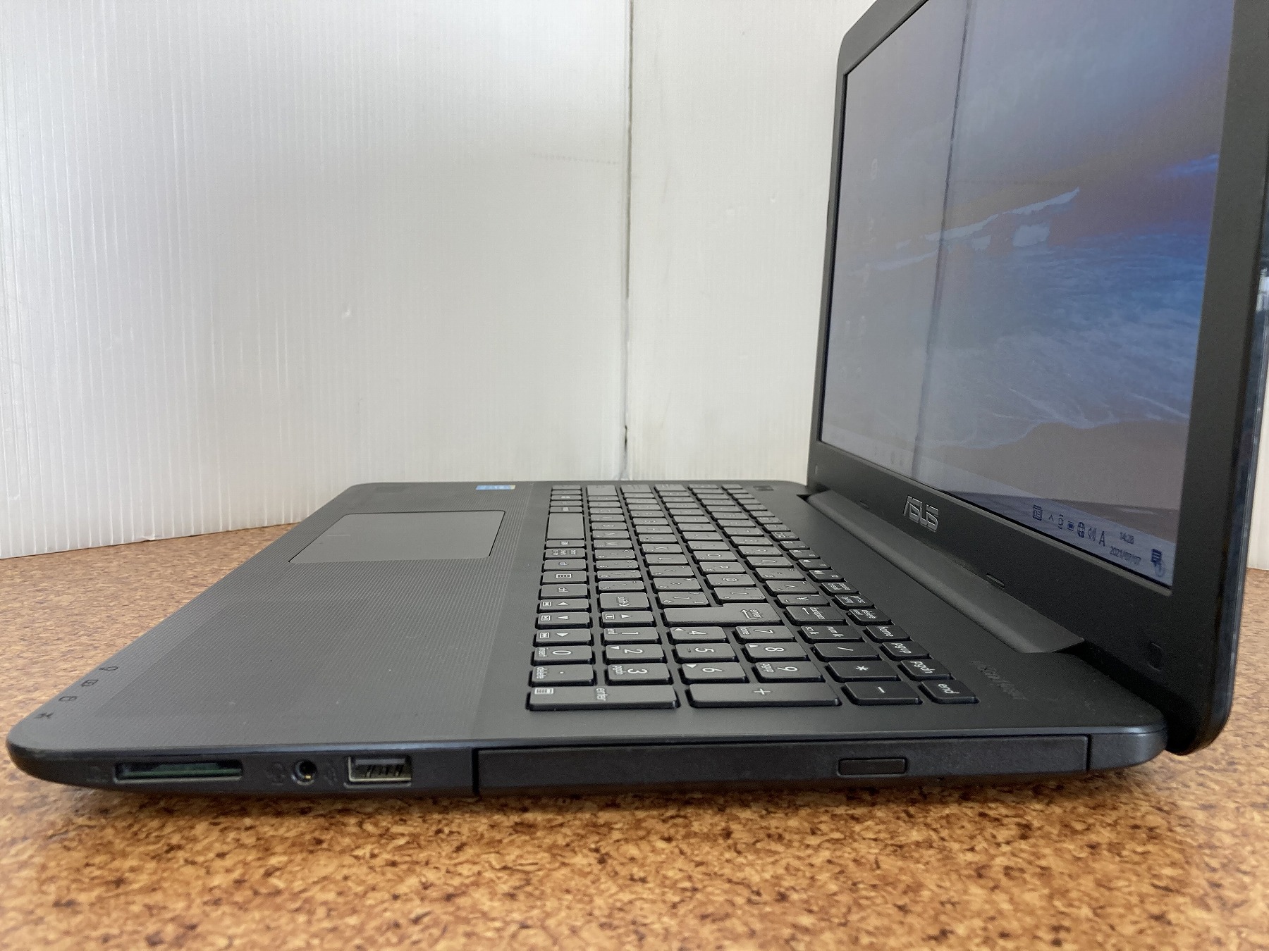 ASUS X554L
