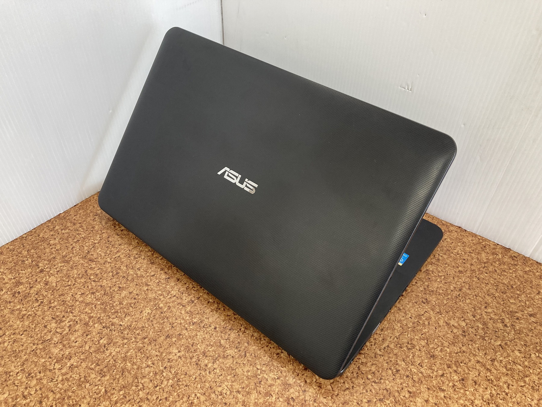 ASUS X554L