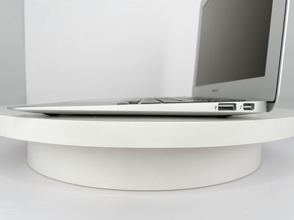 浜*様 MacBook Air 11.6インチ 2013年モデル 本体 中古〕Apple(アップル) MacBook Air 11.6-inch Mid-2013 MD711J