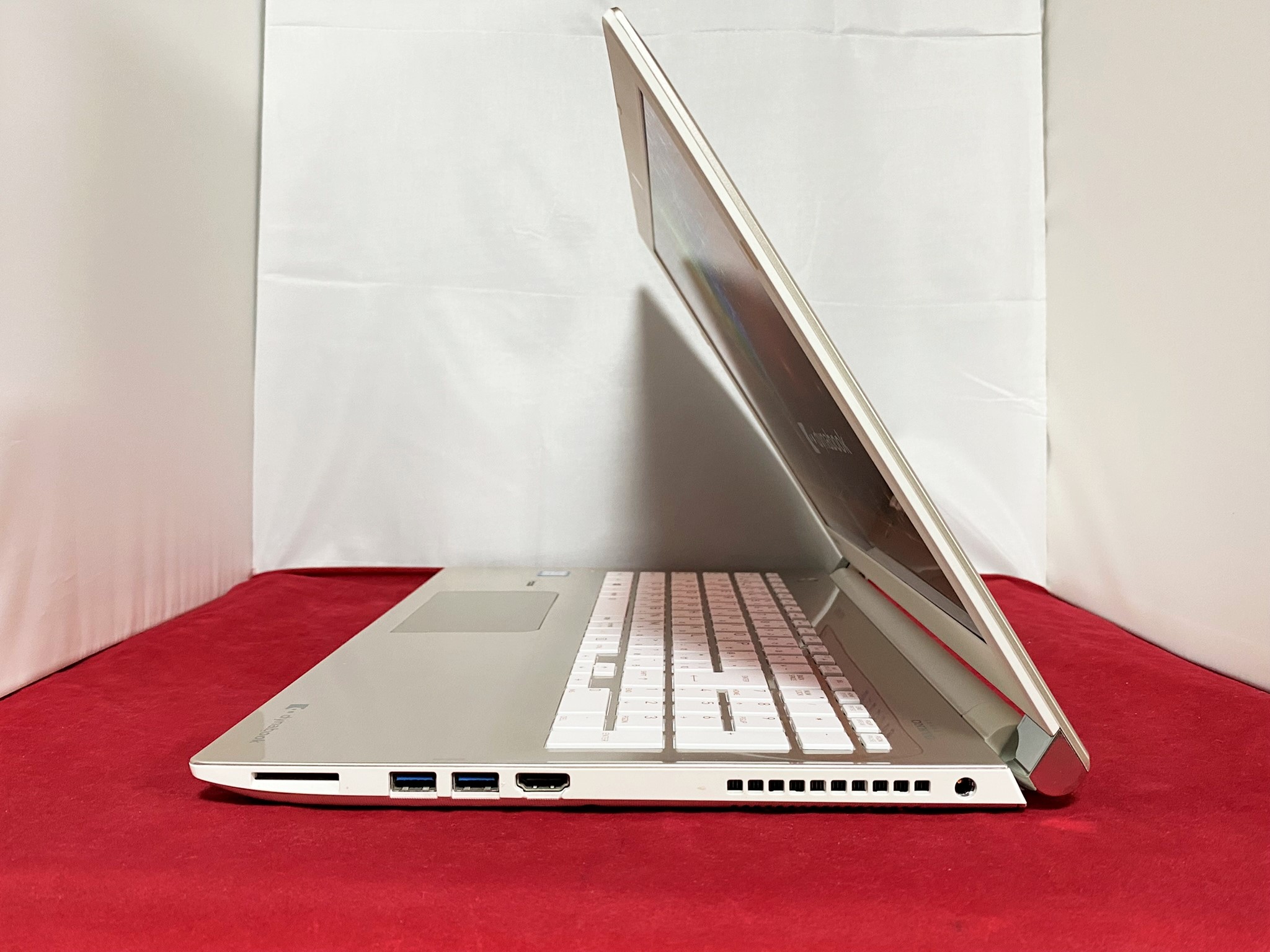東芝 Dynabook T55/45M Corei3 8GB windows11 最新Windows11+office 爆速SSD240GB 東芝Dynabook T55/45MB 第四