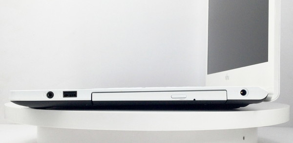 富士通 LIFEBOOK AH45/U(CPU： Core i3 5005U 2GHz/メモリ：8GB