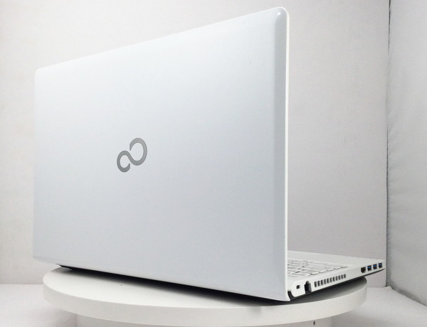 富士通 LIFEBOOK AH45/U(CPU：Core i3 5005U 2.4GHz/メモリ：4GB