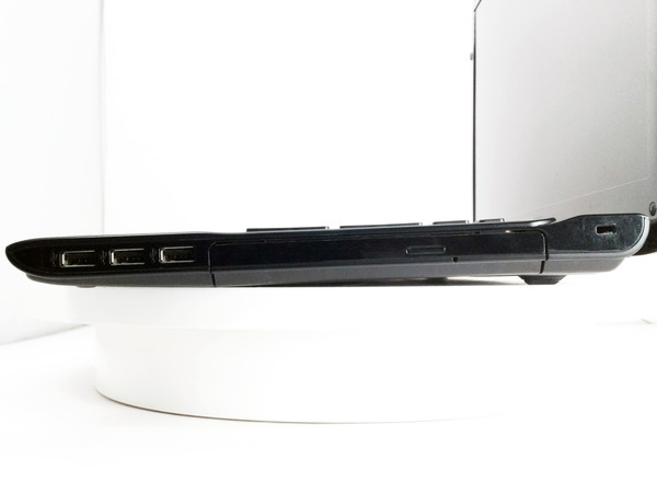 SONY VAIO SVE151B11N (CPU：Core i5 2450M 2.5GHz/メモリ：4GB