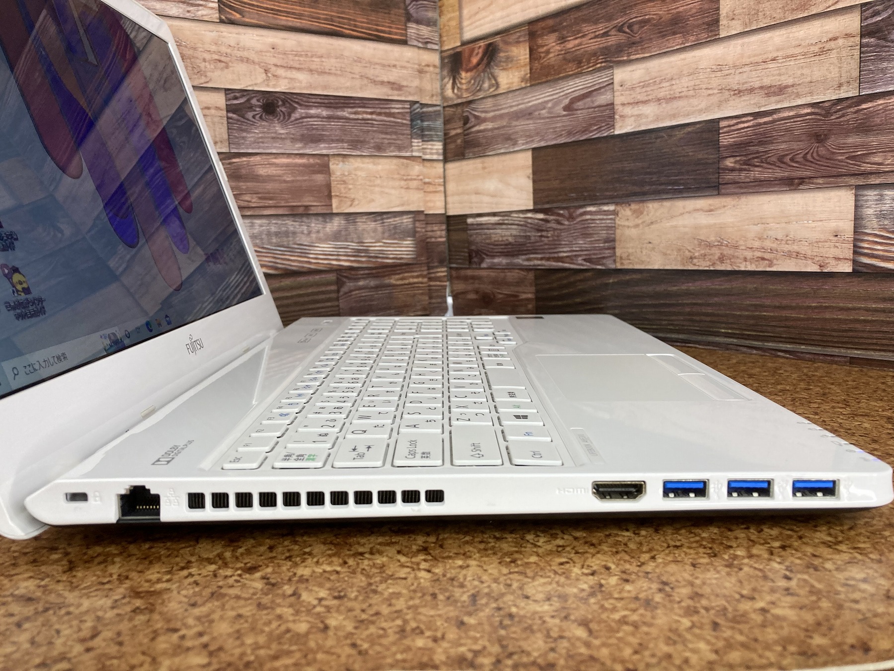 LIFEBOOK AH53/U(CPU： Core i7 4722HQ 2.4GHz/メモリ：8GB/SSD