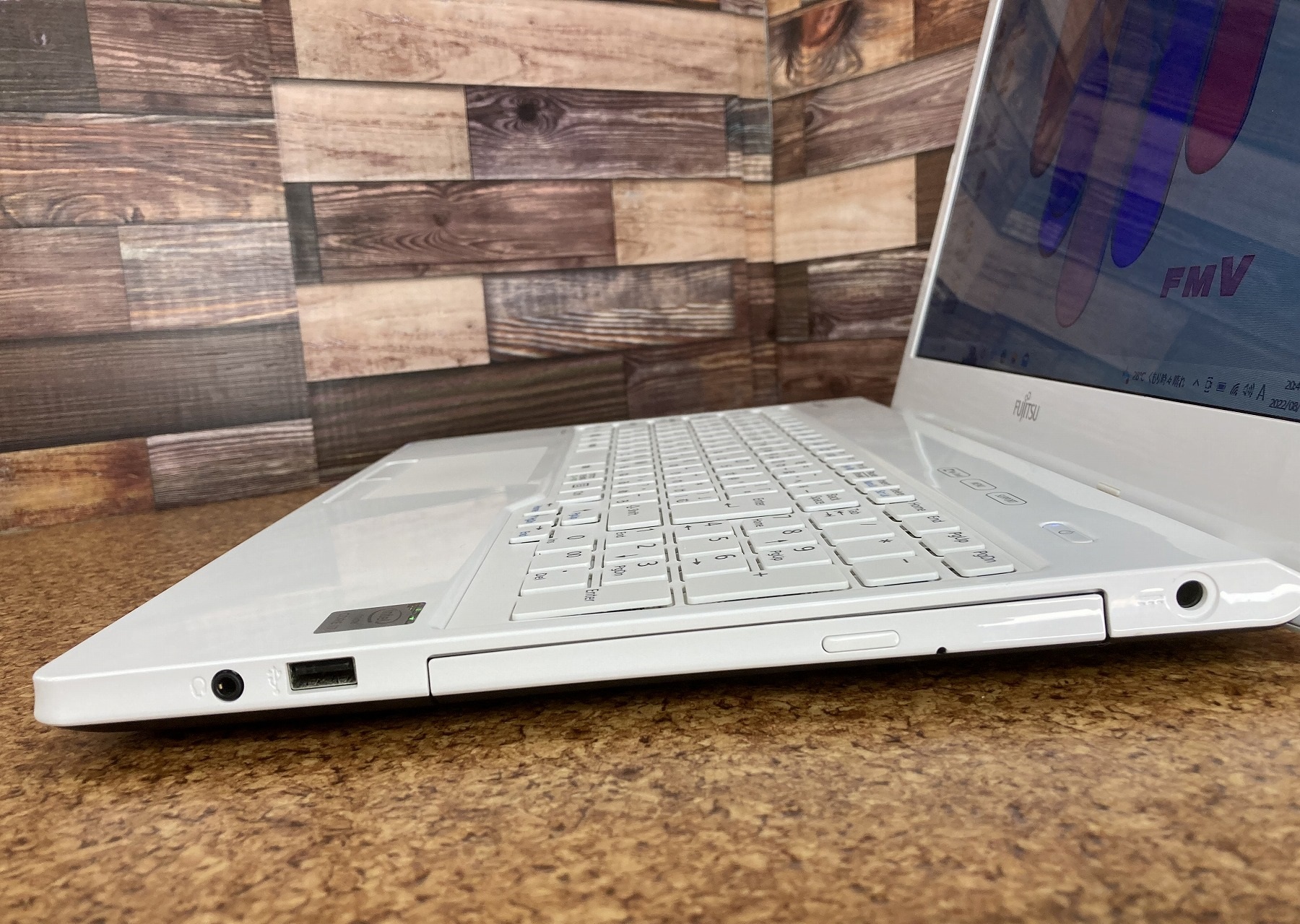 LIFEBOOK AH53/U(CPU： Core i7 4722HQ 2.4GHz/メモリ：8GB/SSD