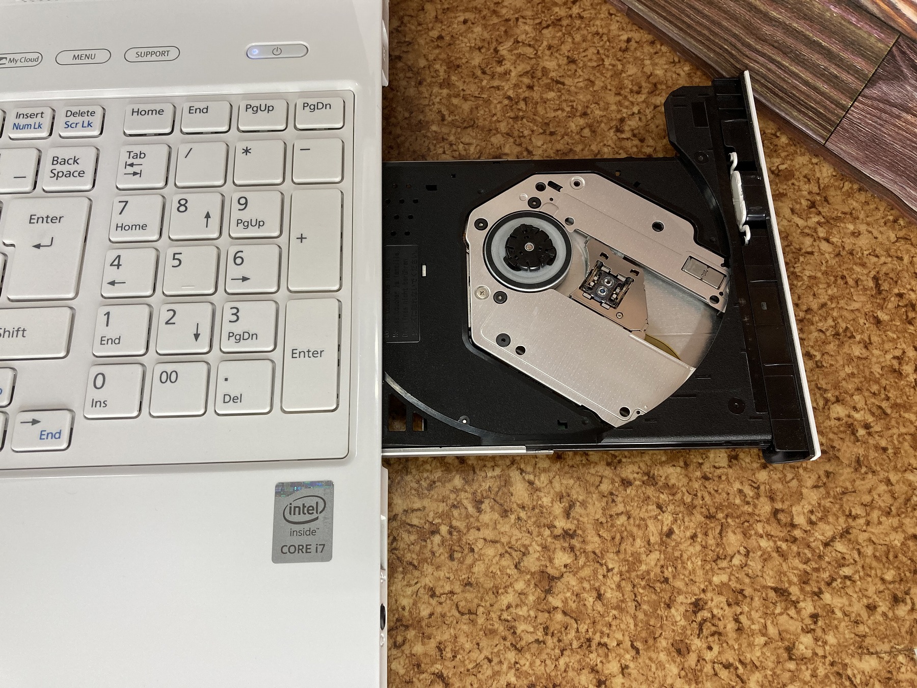 LIFEBOOK AH53/U(CPU： Core i7 4722HQ 2.4GHz/メモリ：8GB/SSD