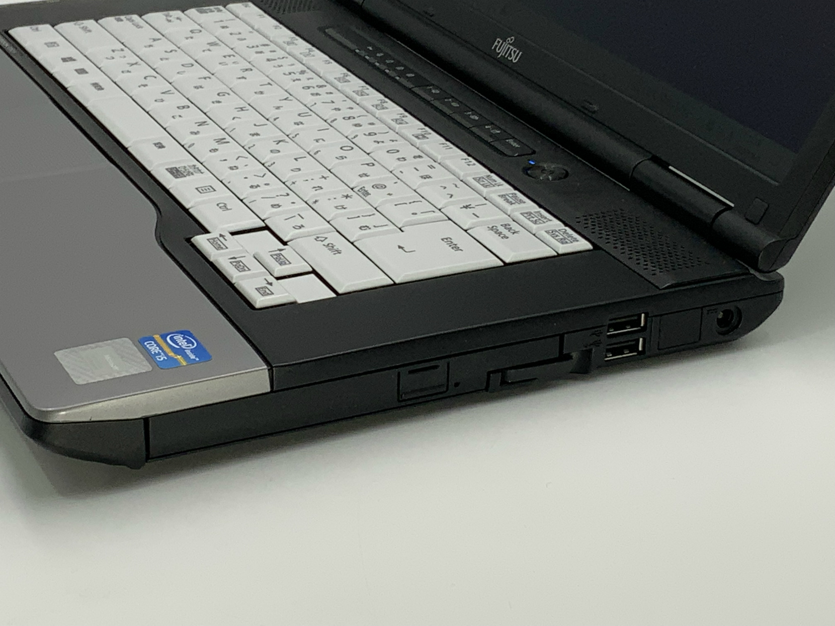 富士通 LIFEBOOK E752/F