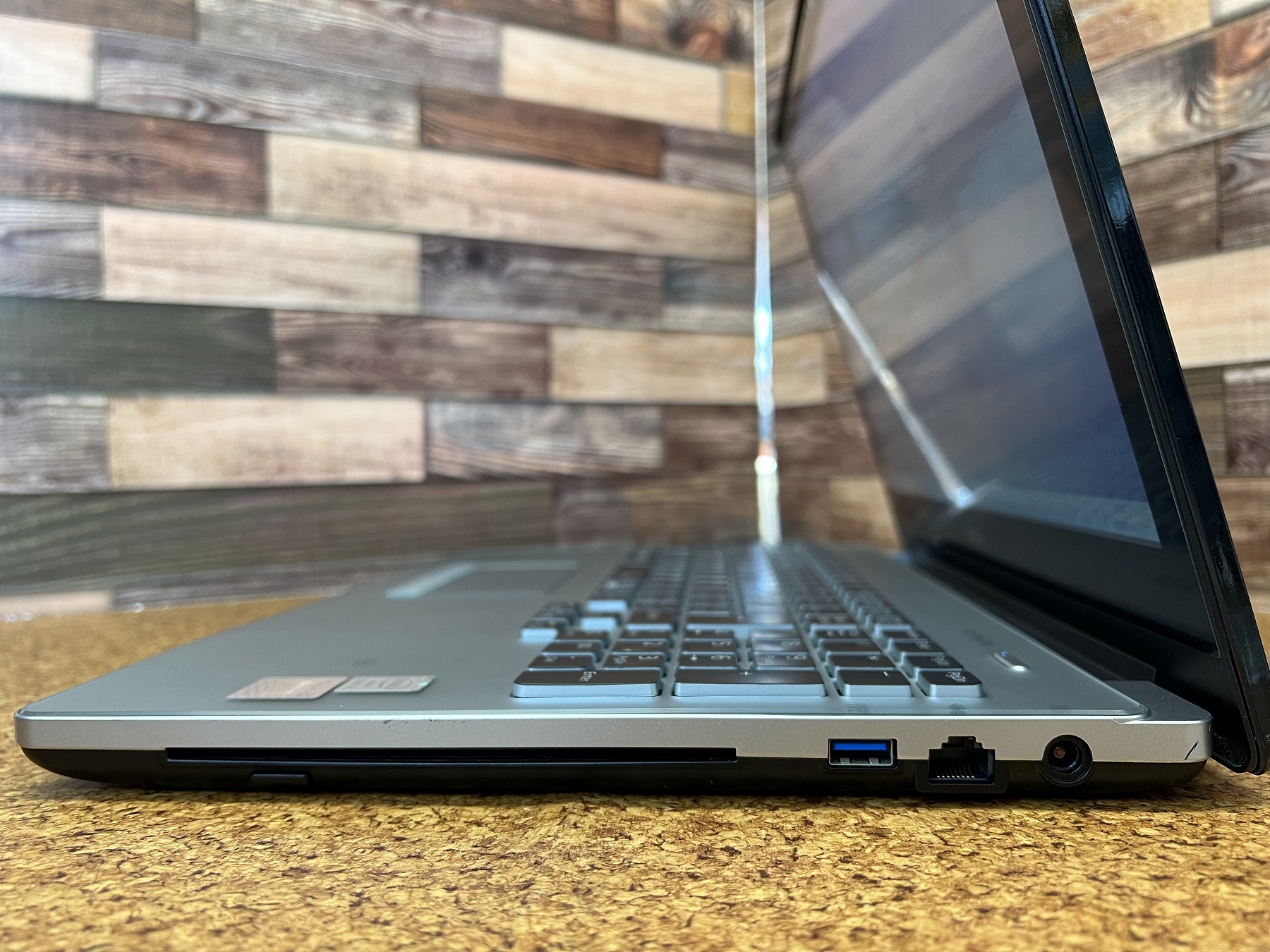 LIFEBOOK AH90/P(CPU： Core i7 4500U 1.8GHz/メモリ：8GB/SSD