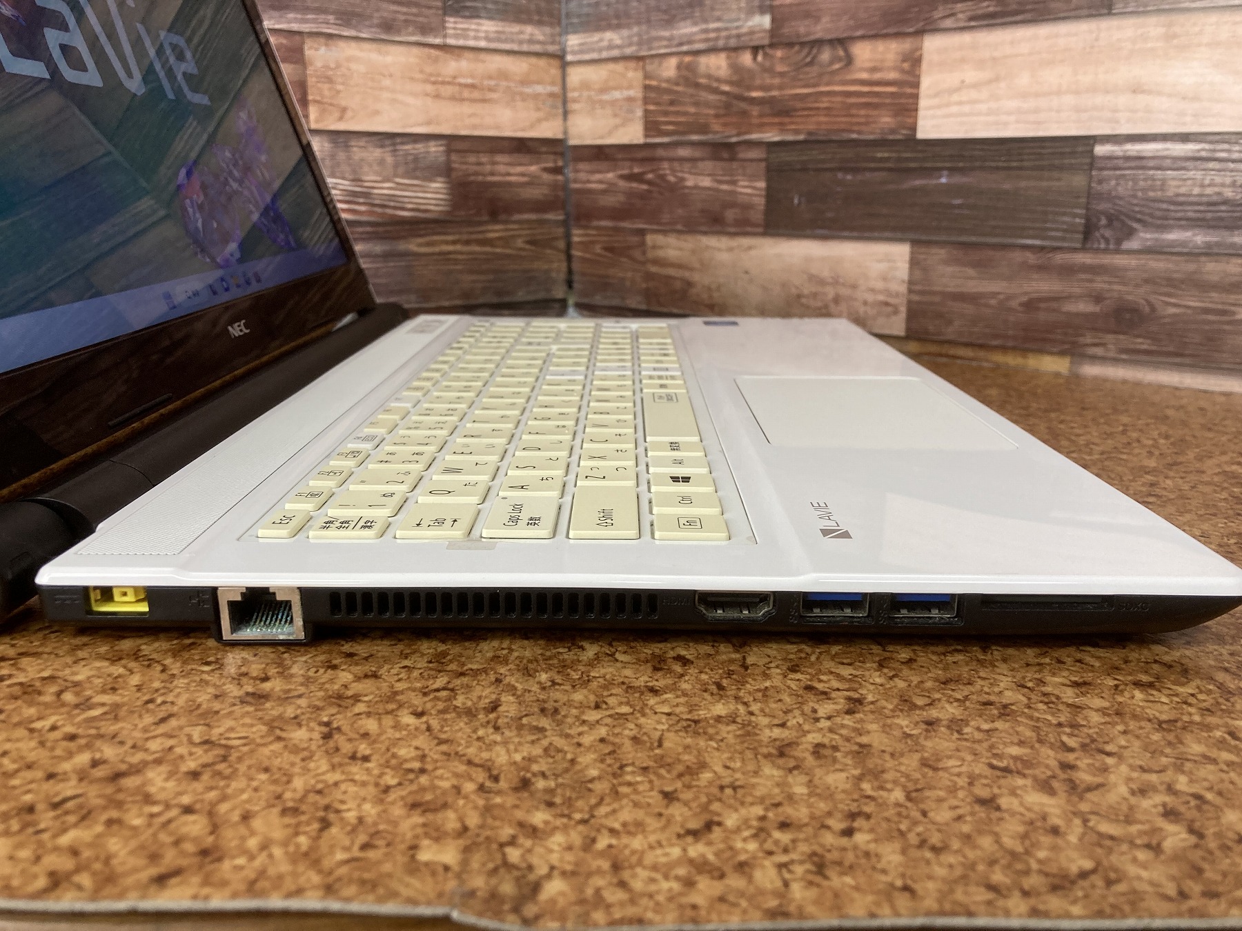 LAVIE Note Standard NS150/EAW (CPU： Celeron 3855U 1.6GHz