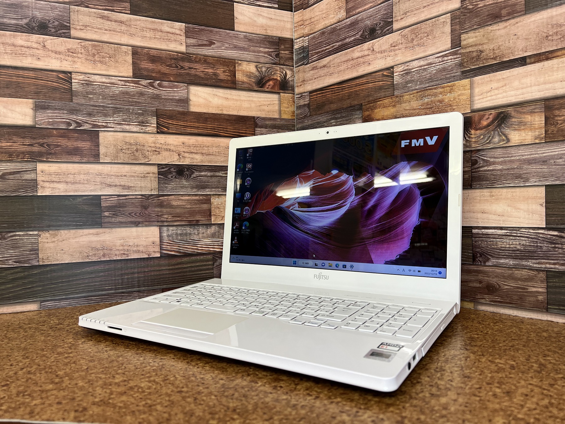LIFEBOOK AH40/X(CPU：AMD E2 7010 1.5GHz/メモリ：8GB/SSD：128GB)