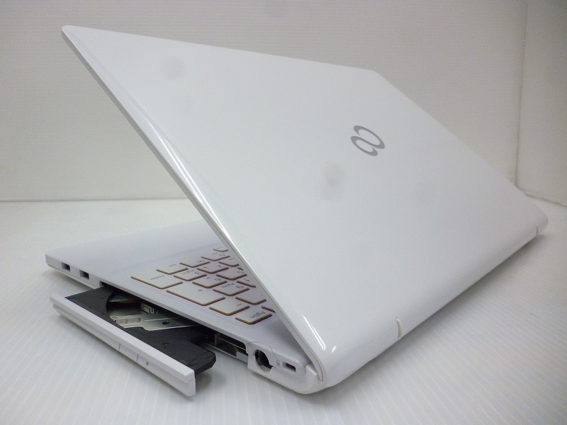 富士通 LIFEBOOK AH77/R (CPU:Core i7-4712HQ 2.30GHz/メモリ