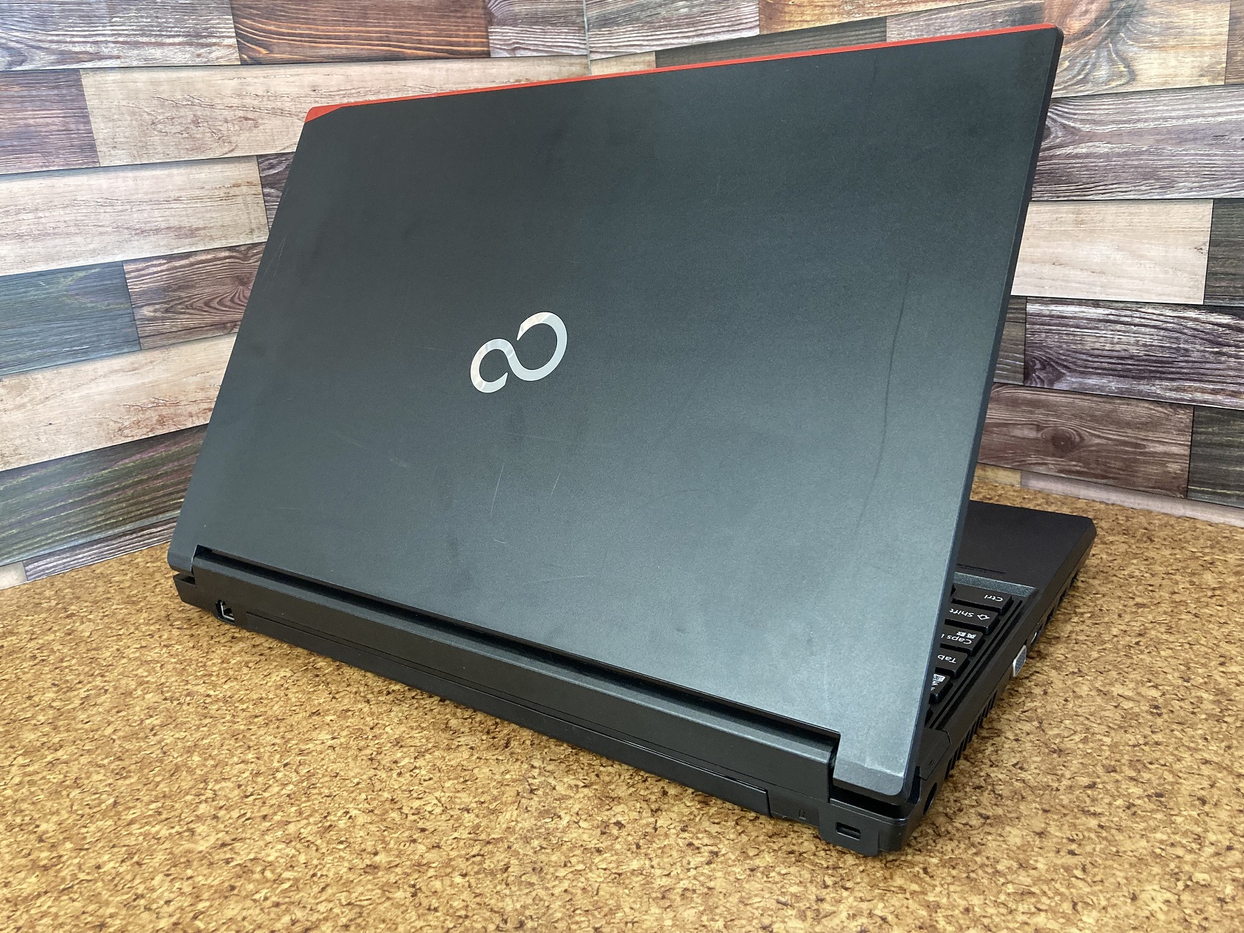 LIFEBOOK A576/P(CPU： Celeron 3855U 1.6GHz/メモリ：8GB/HDD