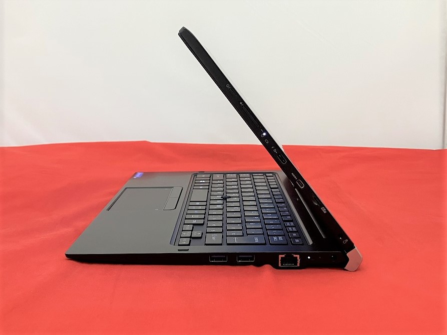 dynabook R82/A (Core M-6Y30 0.9GHz/4GB/SSD:128GB) 2016年製