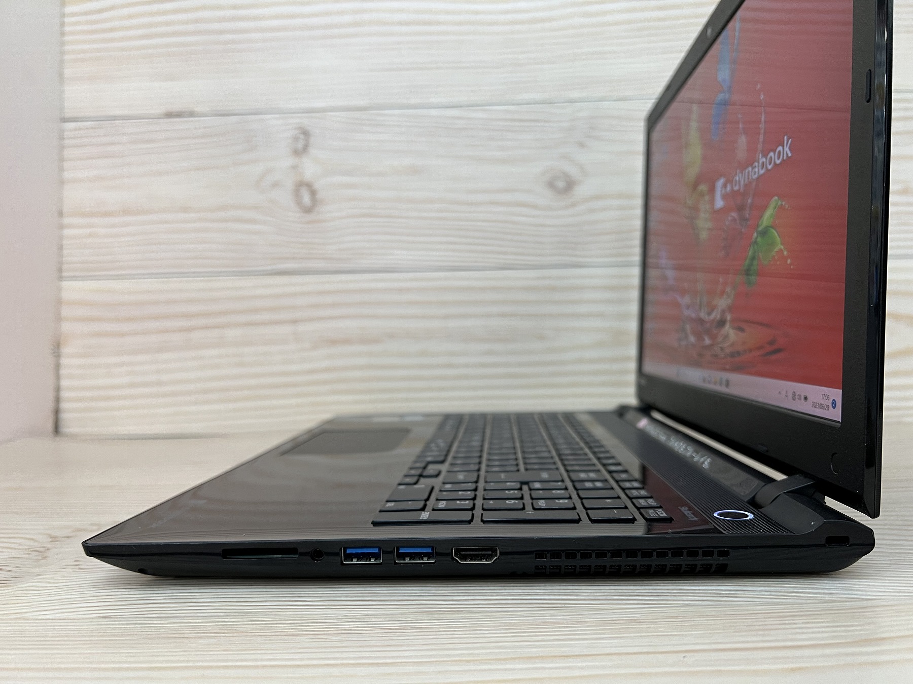 パソコンノ-ト東芝T75/VR core i7-6500U/メモリ8GB dynabook T75/UB(CPU： Core i7 6500U 2.5GHz/メモリ：8GB/SSD