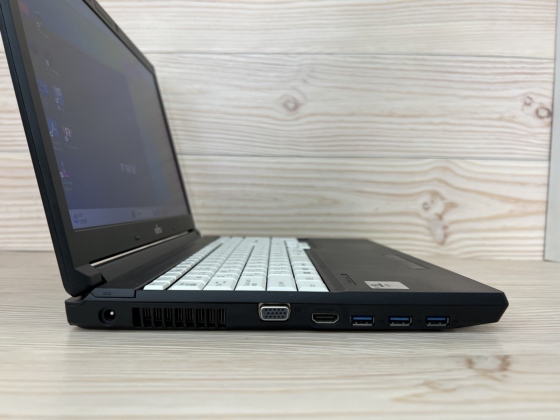 富士通 A576/N i3-6100U/8GB/128GB LIFEBOOK A576/N(CPU： Core i3 6100U 2.3GHz/メモリ：8GB/SSD