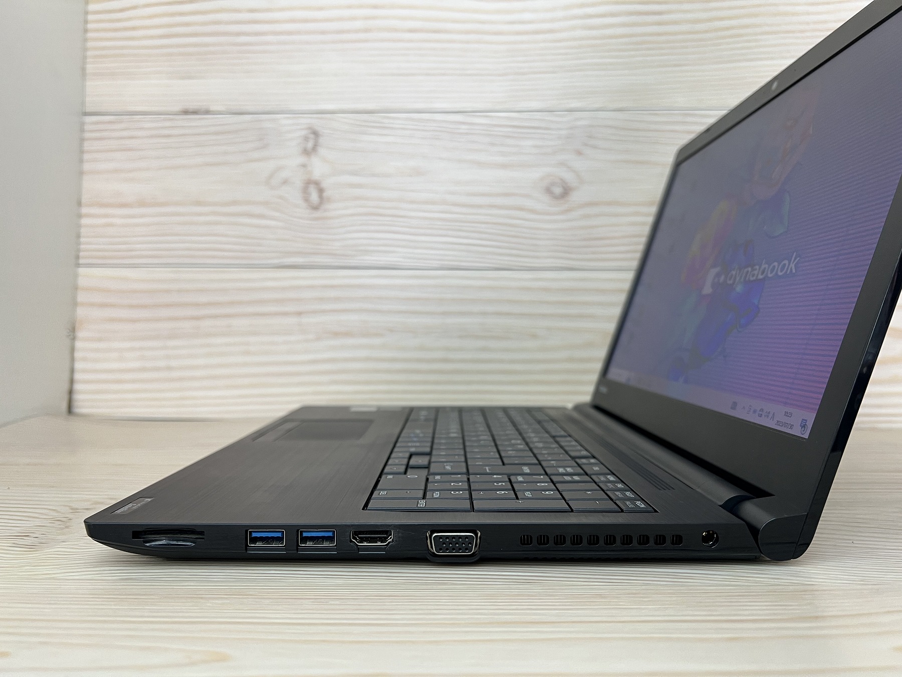 ブラック東芝ノートパソコン 3205U dynabook B35/R(CPU： Celeron 3205U 1.5GHz/メモリ：4GB/SSD