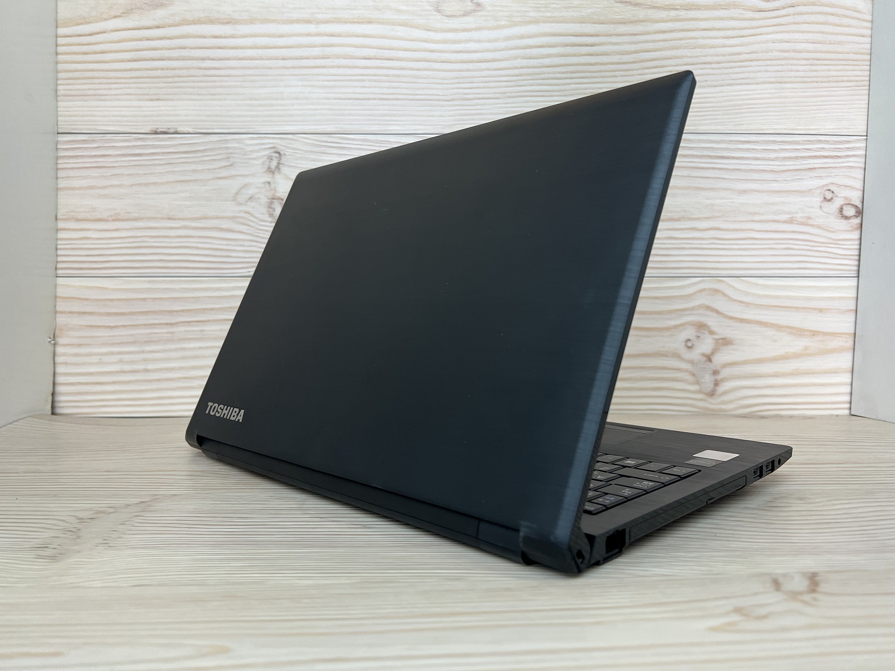 dynabook B35/R(CPU： Celeron 3205U 1.5GHz/メモリ：4GB/SSD