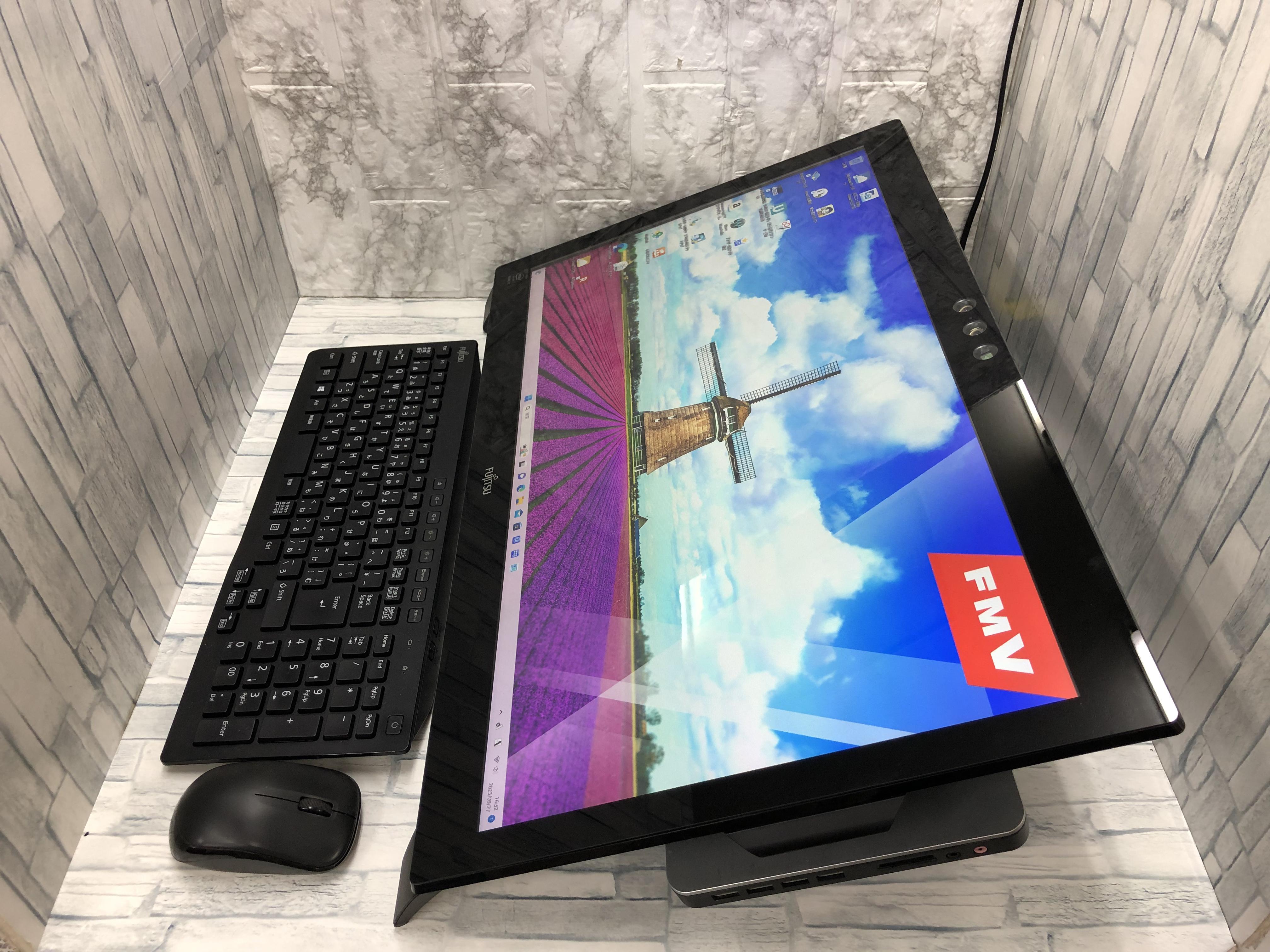 富士通 ESPRIMO WH77/W (CPU:Core i7-4712MQ 2.3GHz/メモリ:8GB