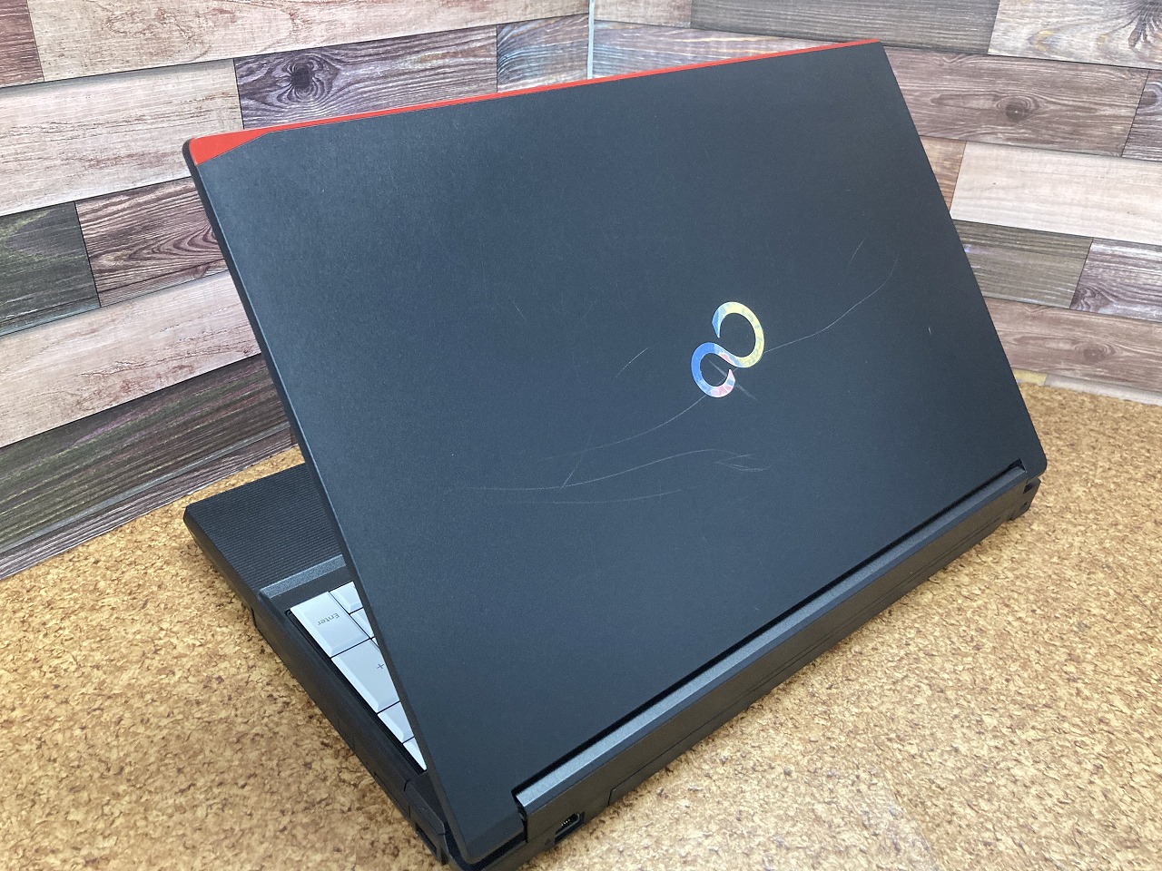 LIFEBOOK A576/PX(CPU： Core i3 6100U 2.3GHz/メモリ：8GB/SSD