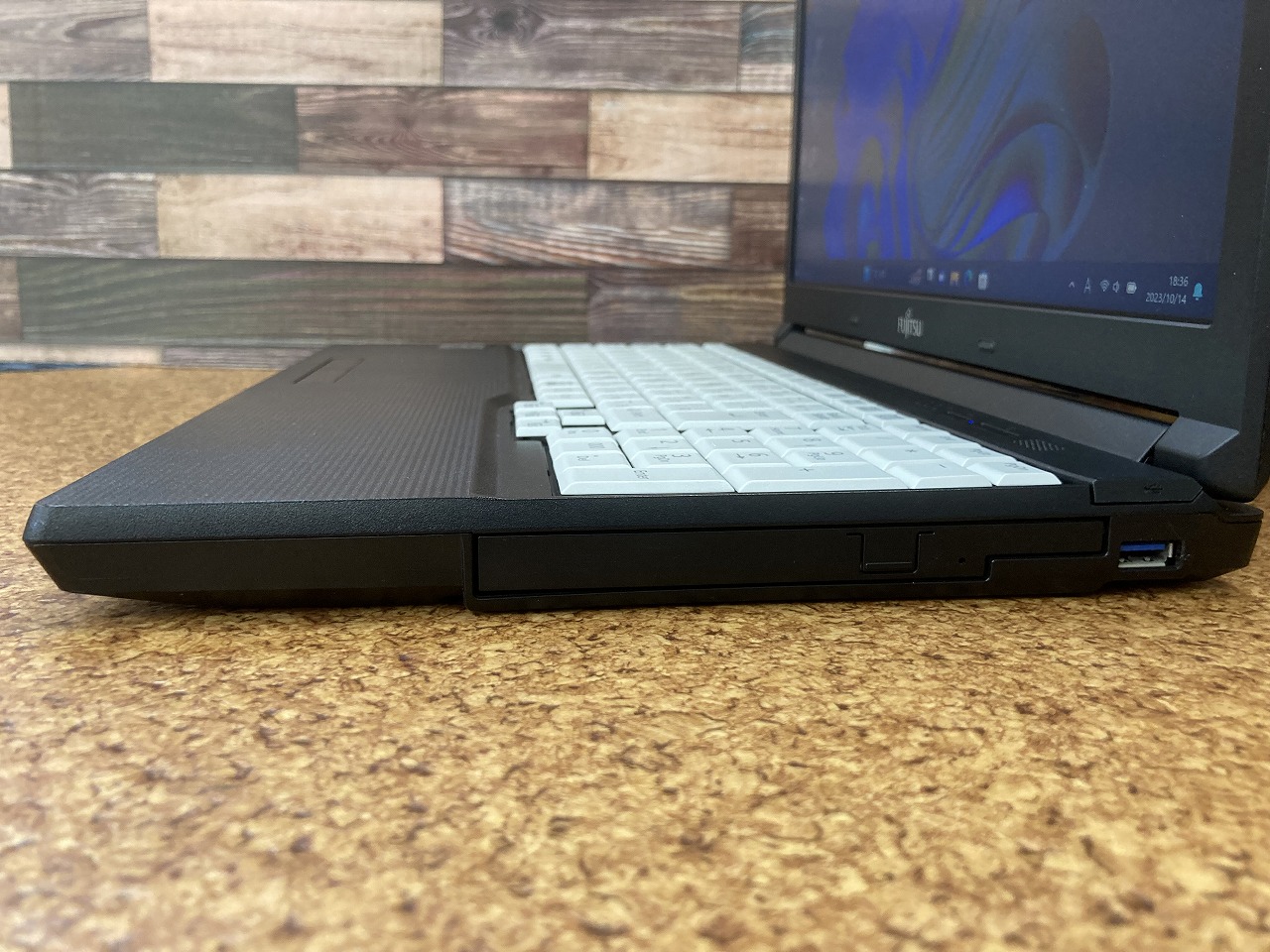 FUJITSU LIFEBOOK A576/PX マウス付き Amazon.co.jp: FUJITSU 富士通 LIFEBOOK A576/PX Core i3 4GB