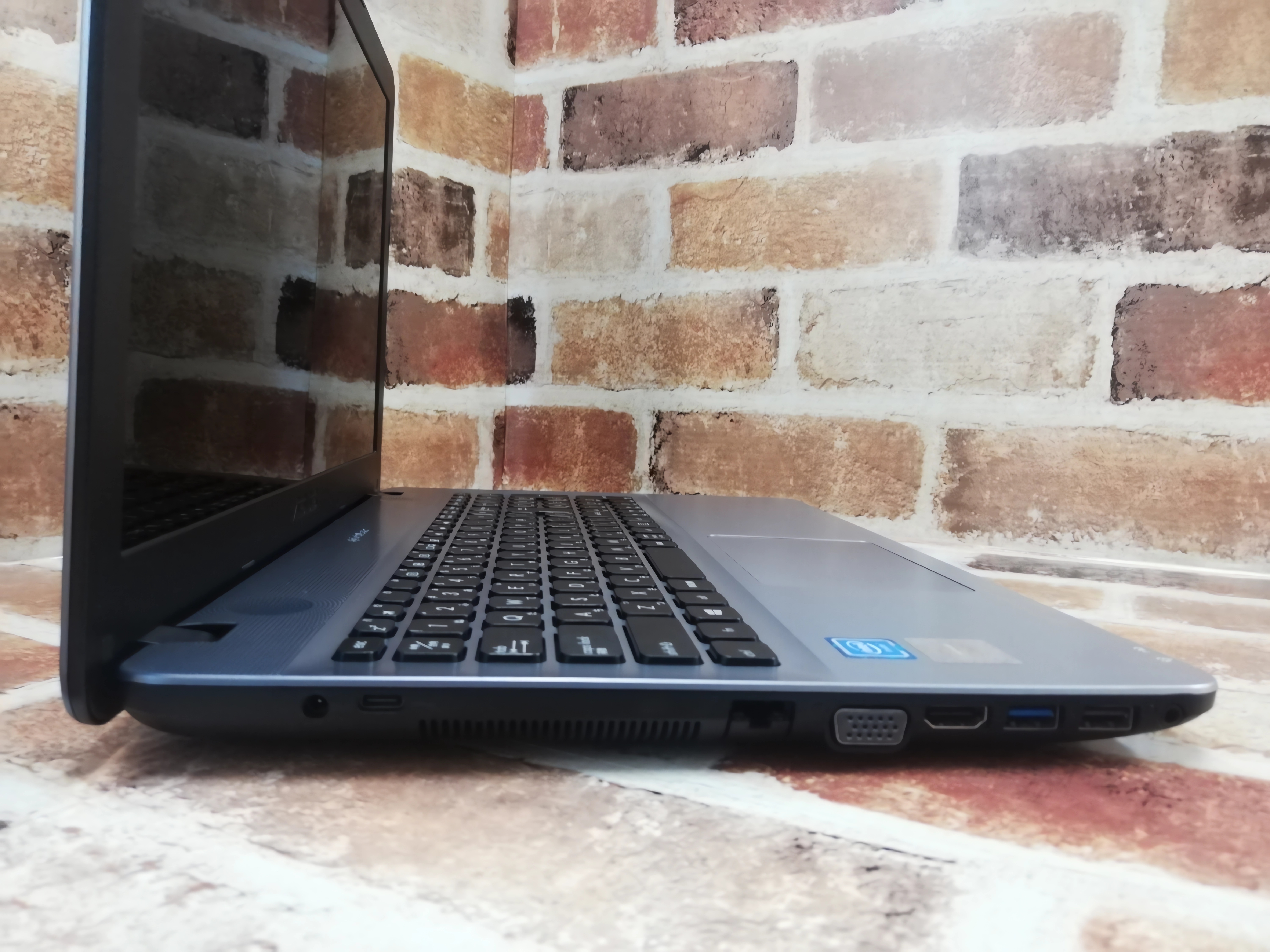 ASUS F541S