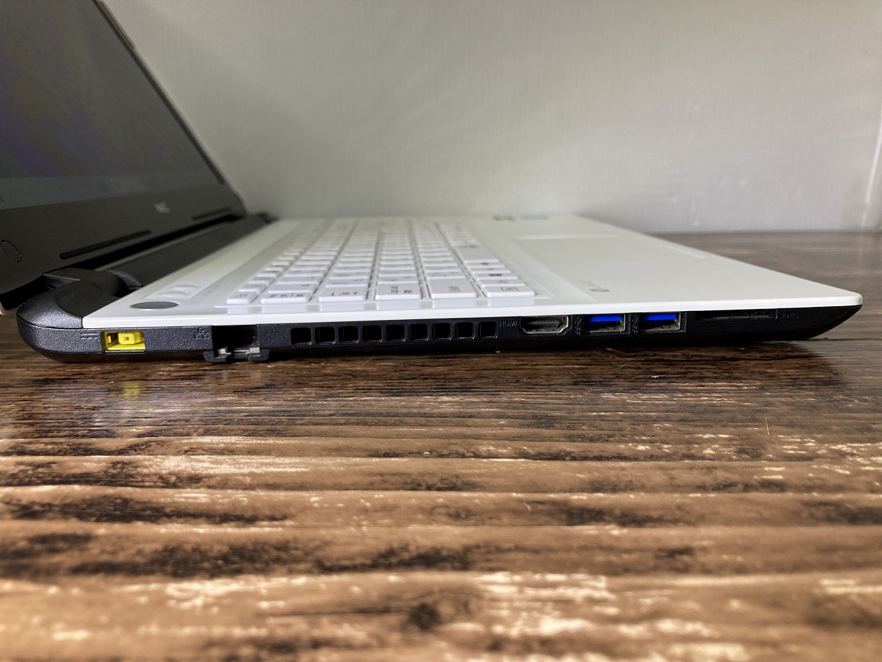 NEC LAVIE Smart NS(e) PC-SN17CJSA6-1(CPU： Celeron 3215U 1.7