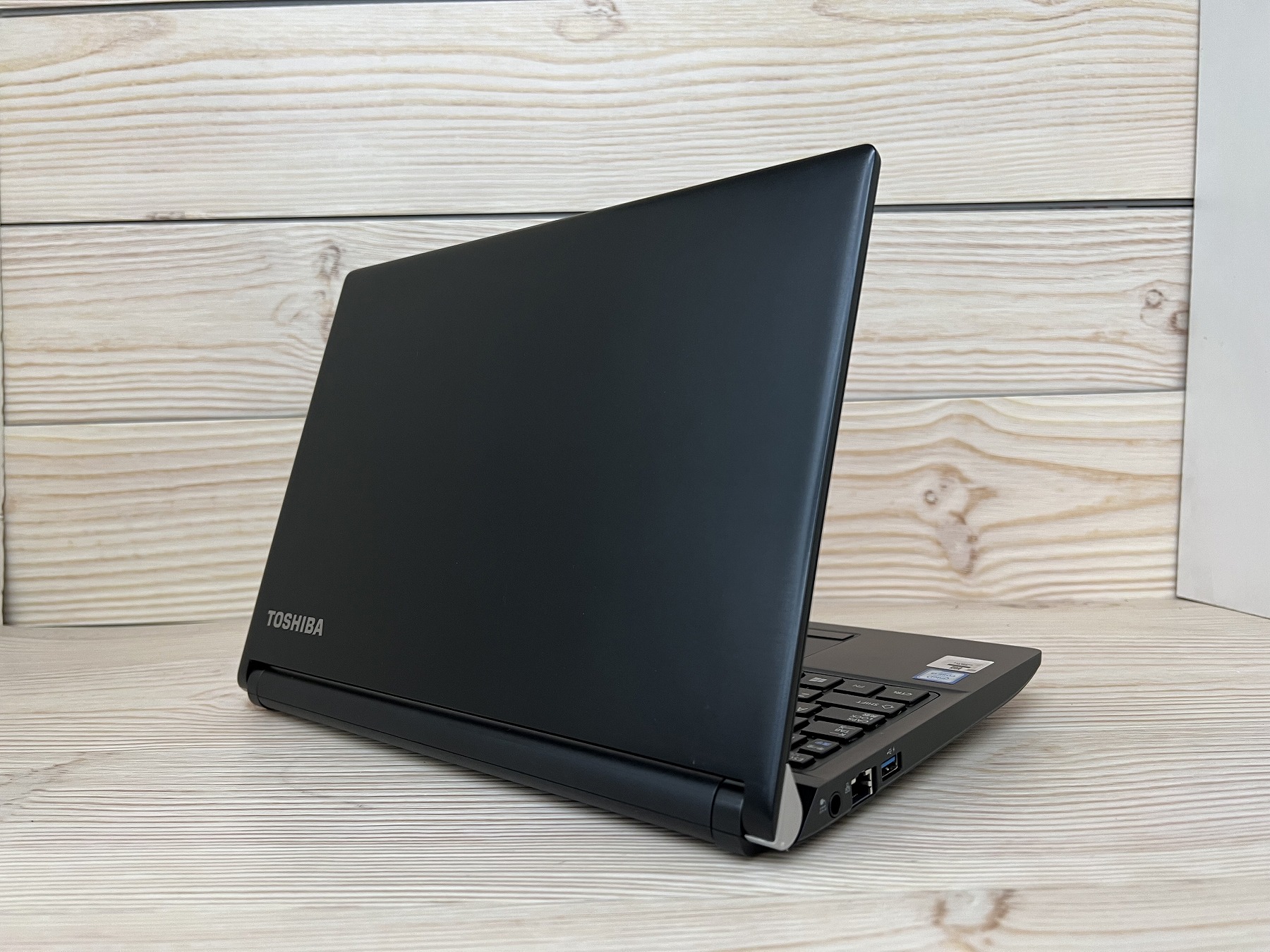 DynaBook R73/G(CPU： Core i3 6006U 2GHz/メモリ：4GB/SSD：128GB)