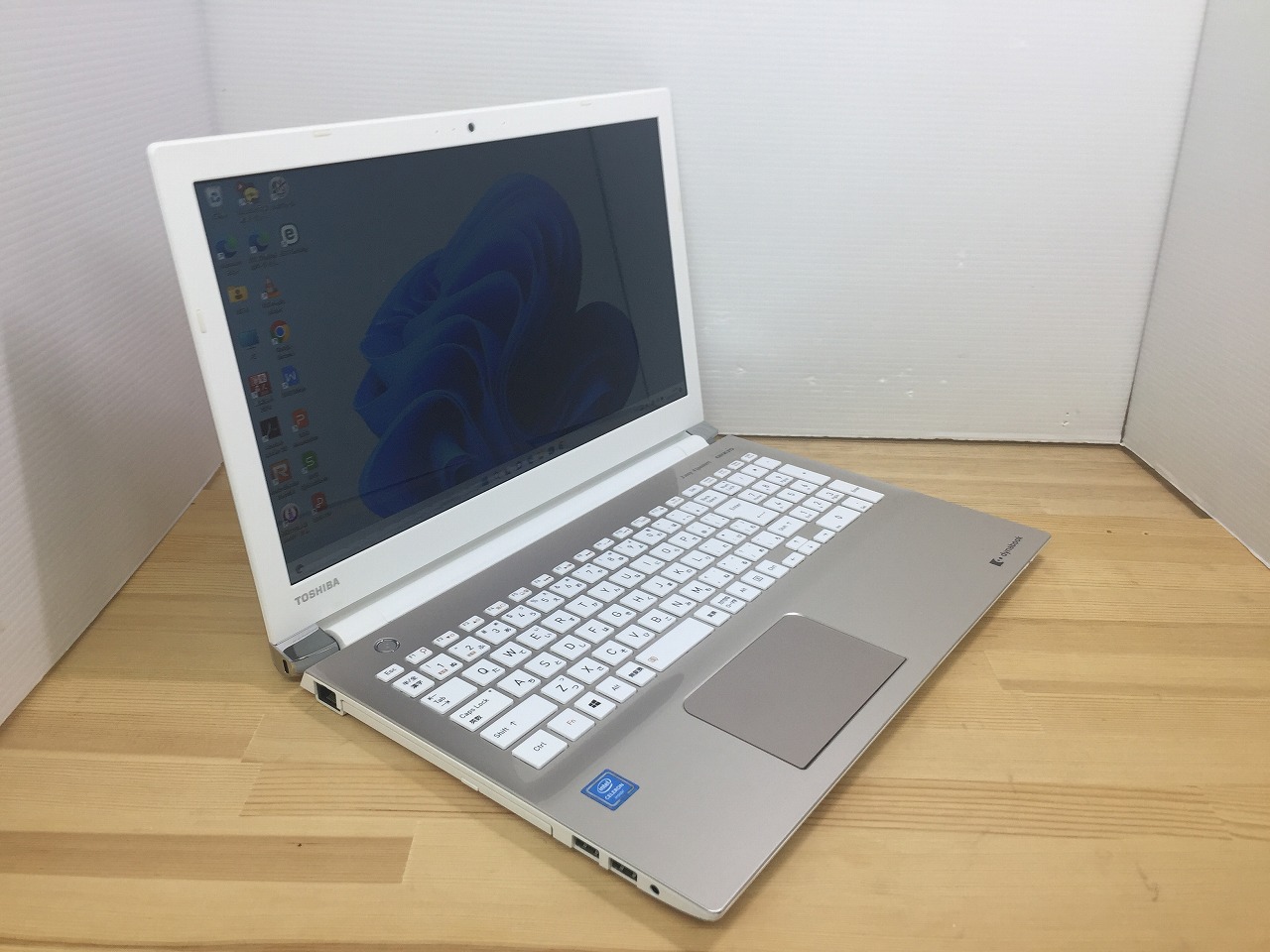 東芝  dynabook P1-T4KP-BG
