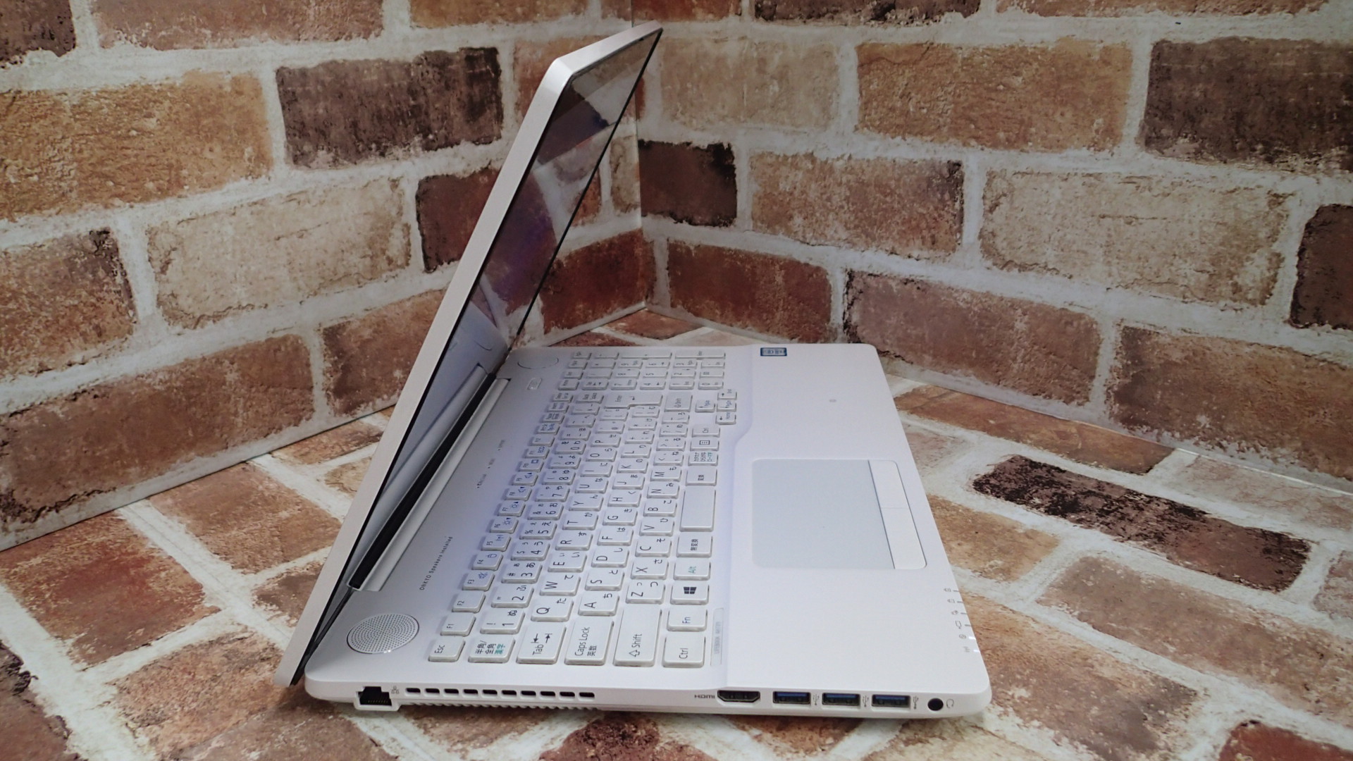 FUJITSU LIFEBOOK AH77/Y