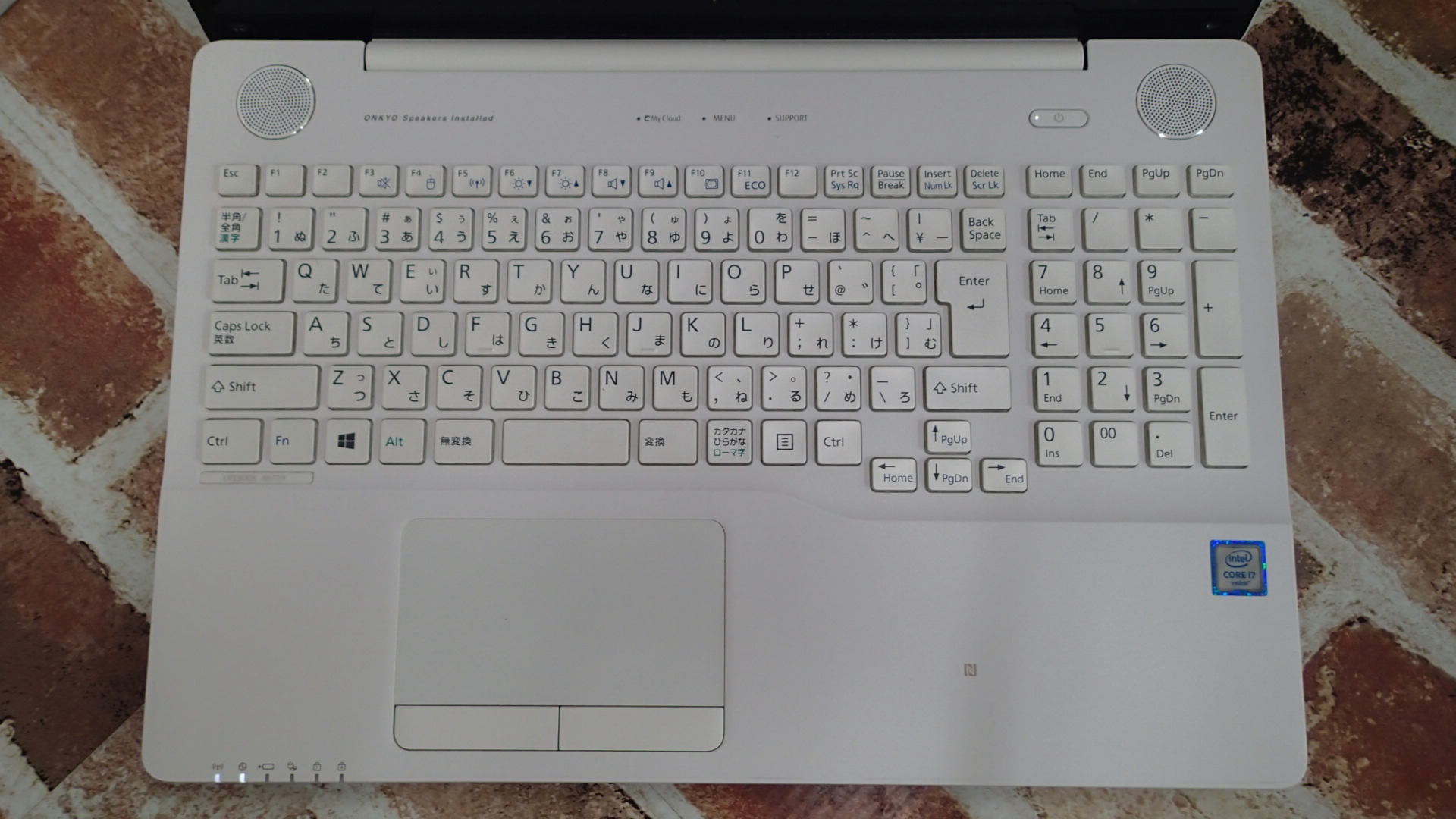 FUJITSU LIFEBOOK AH77/Y