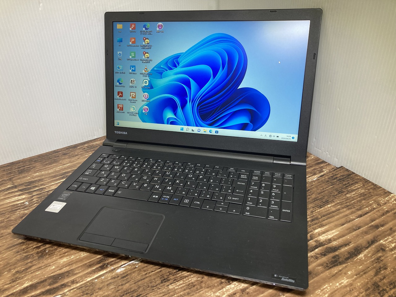 東芝 dynabook B35/W