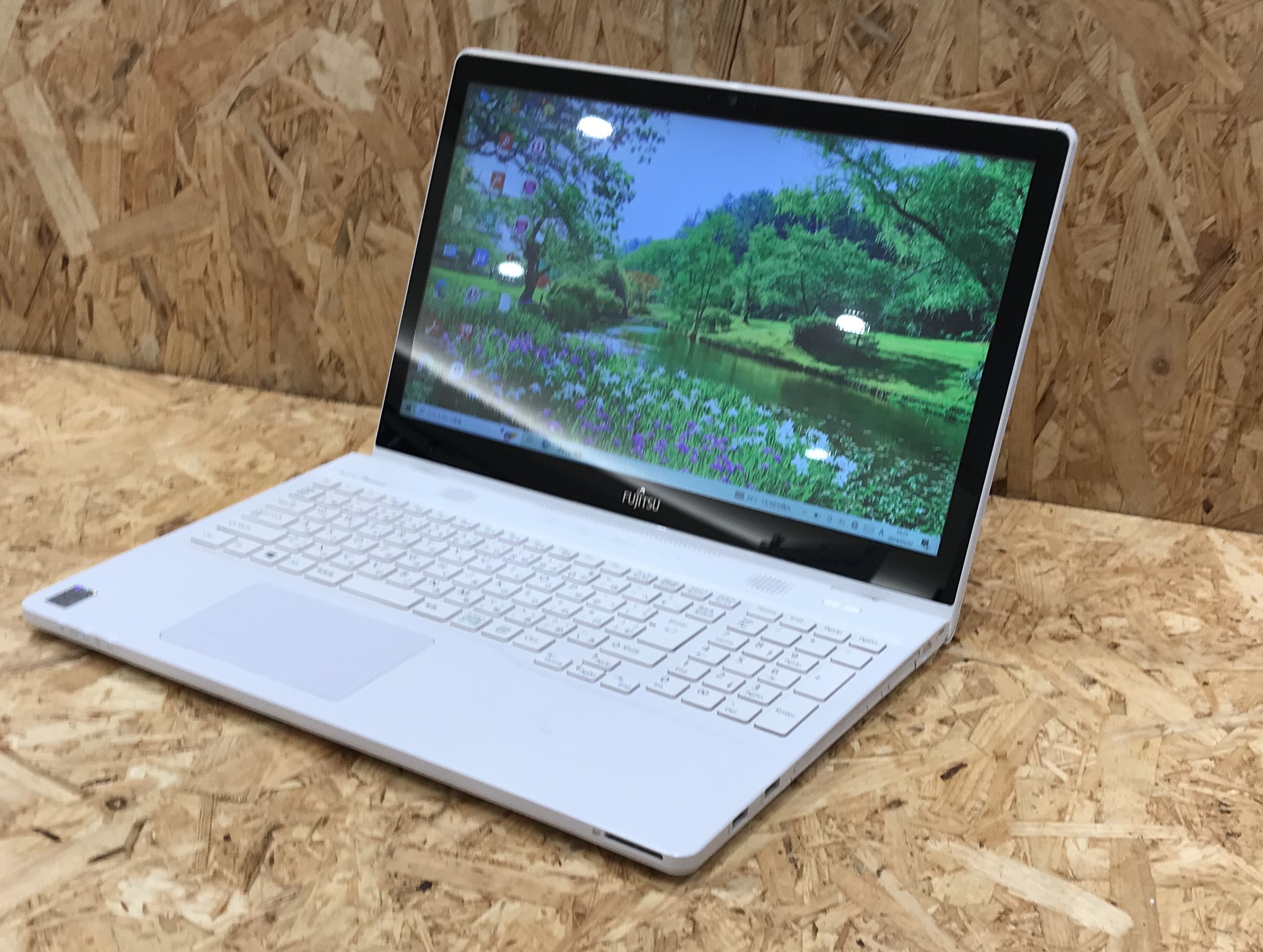 FUJITSU LIFEBOOK AH77/M