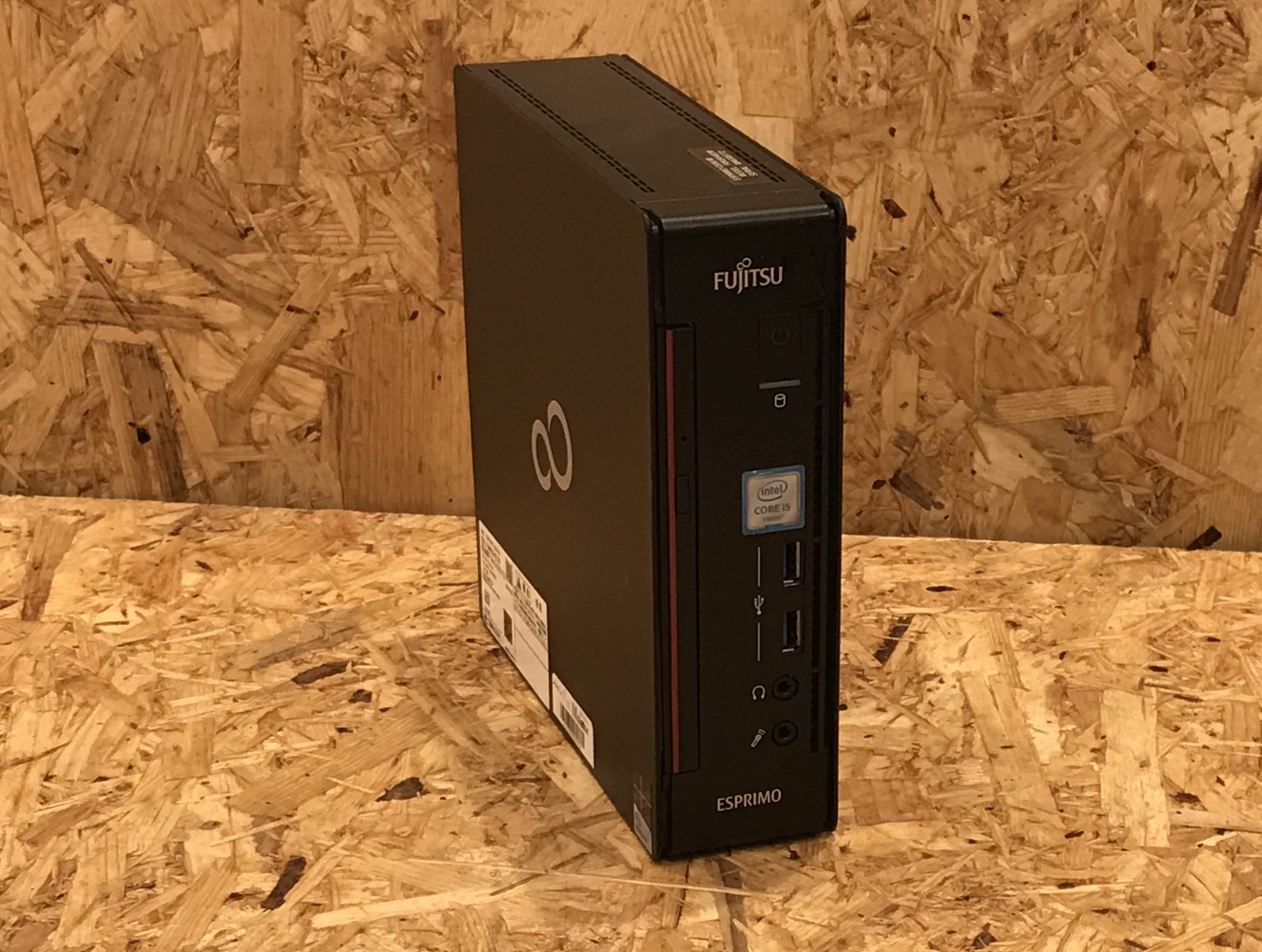 富士通 ESPRIMO Q556/R