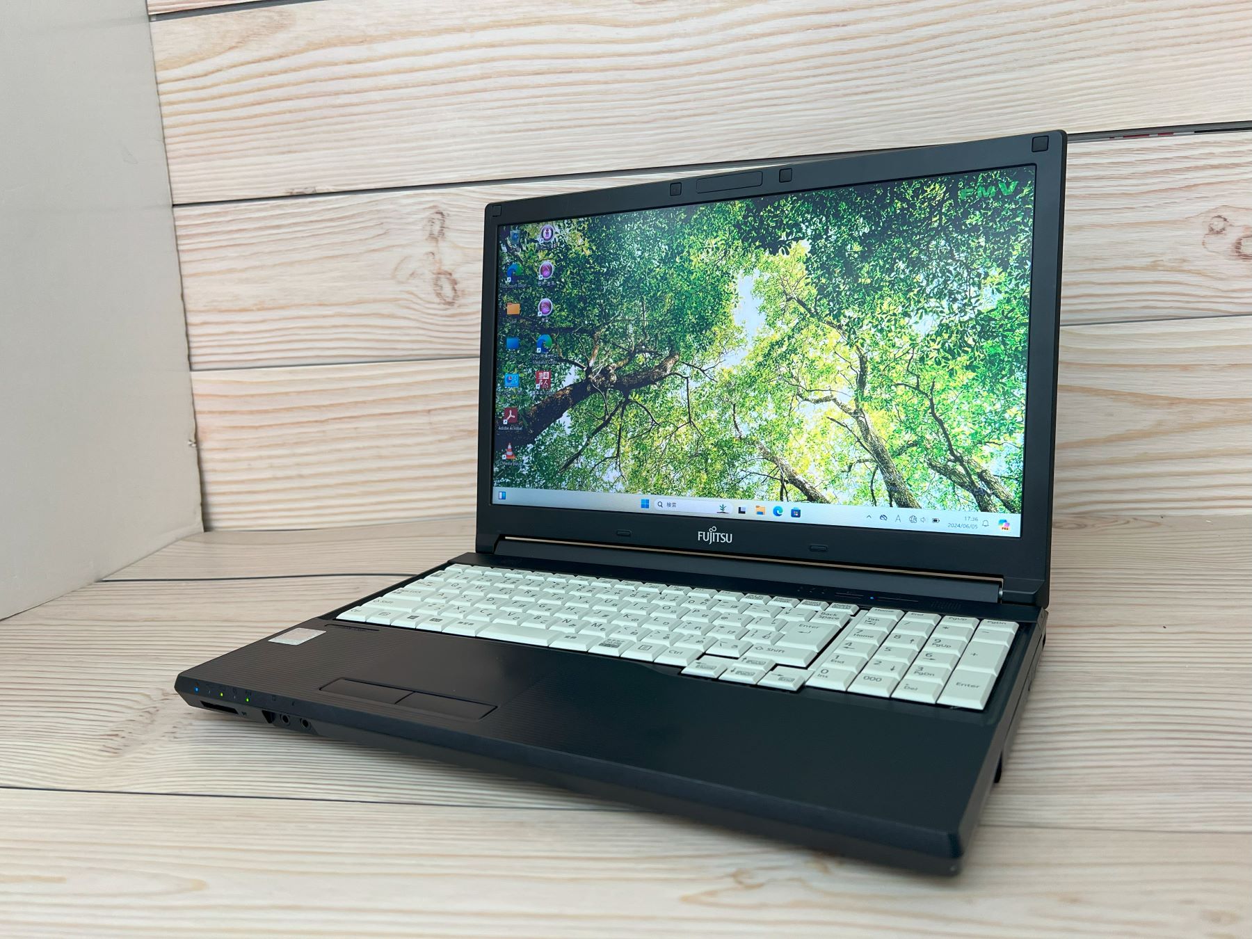 富士通 LIFEBOOK A747/R　(第7世代CPU）