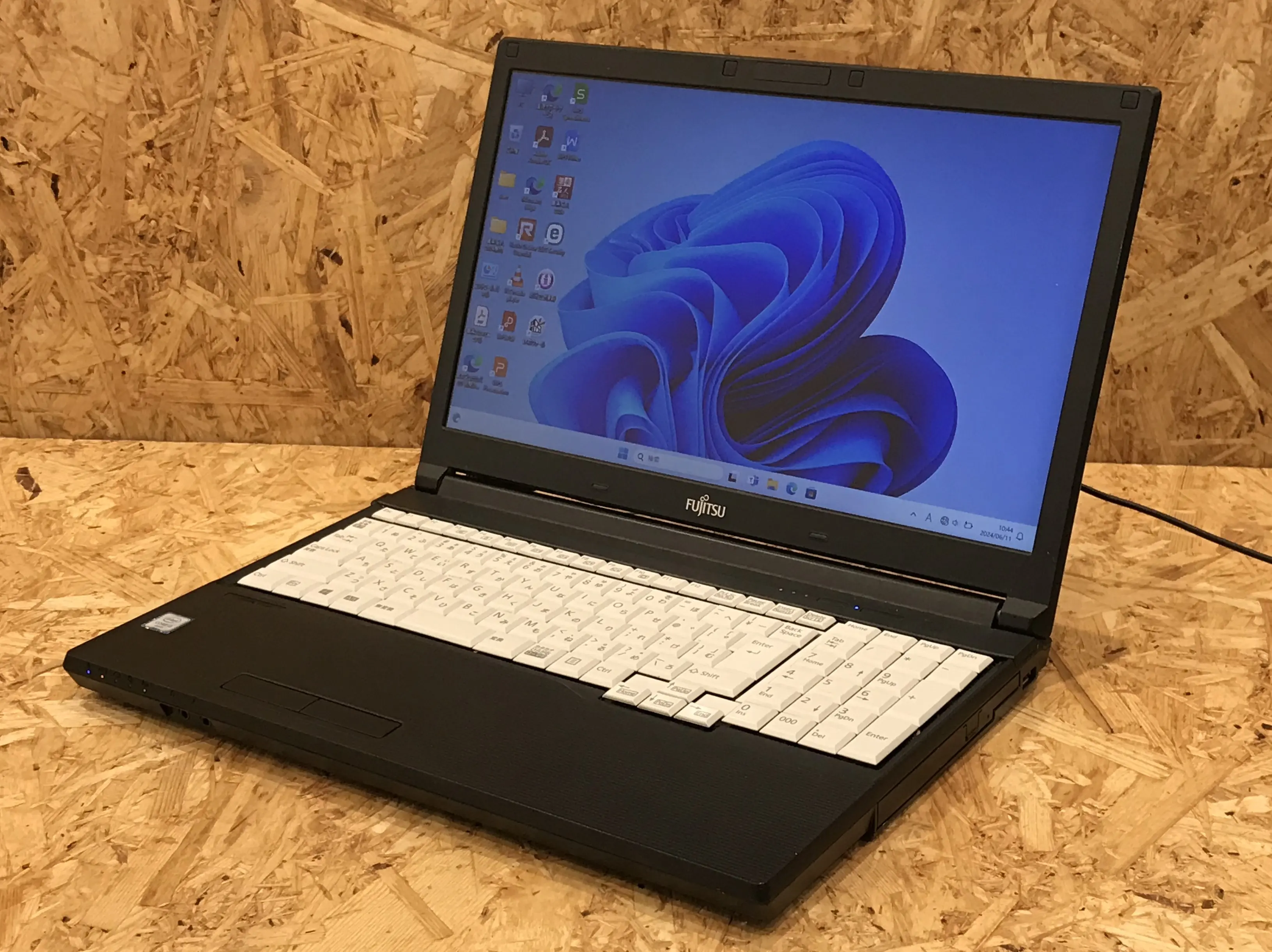 FUJITSU LIFEBOOK A576/TX（第6世代CPU）