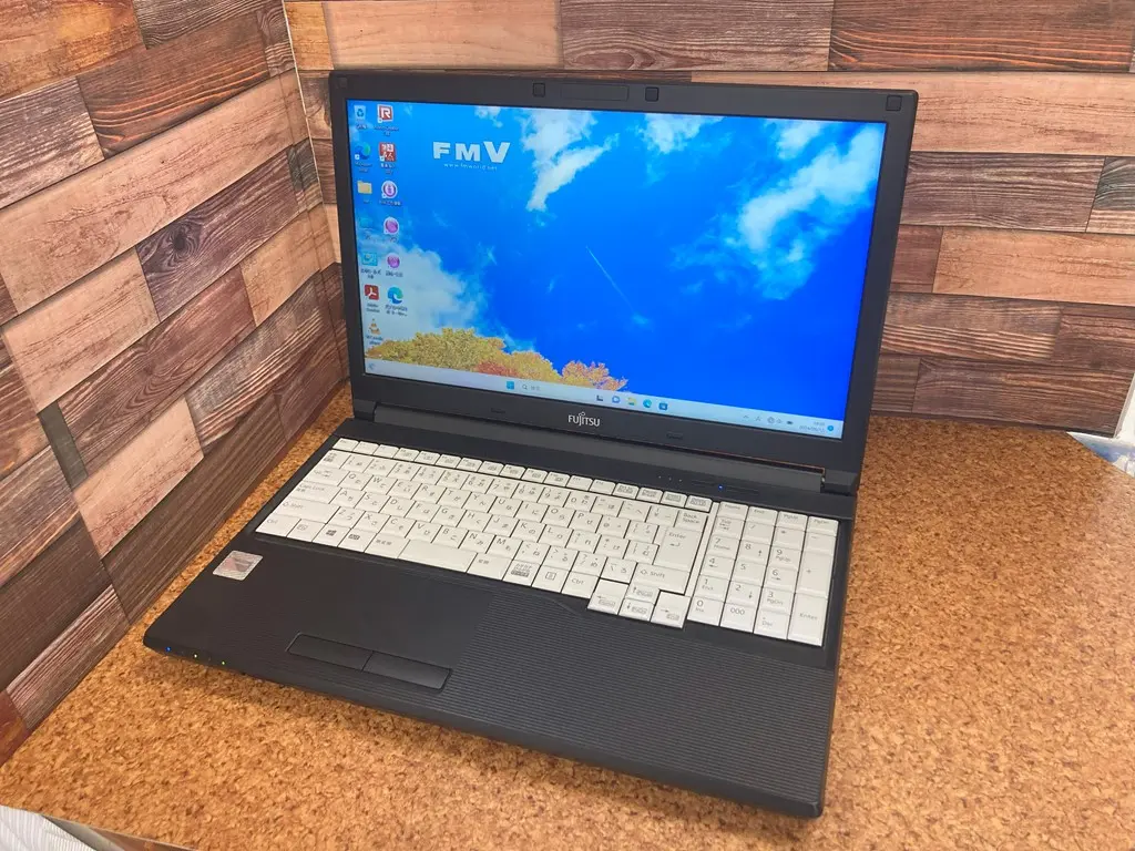 富士通 LIFEBOOK A748/TX（第8世代CPU）