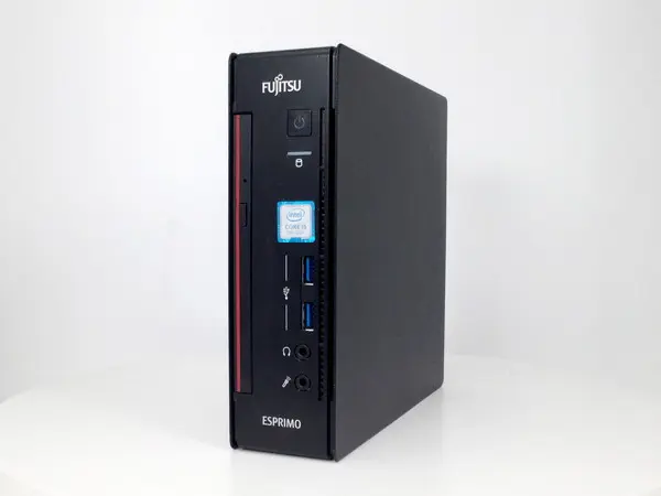 富士通 ESPRIMO Q558/B （第9世代CPU）