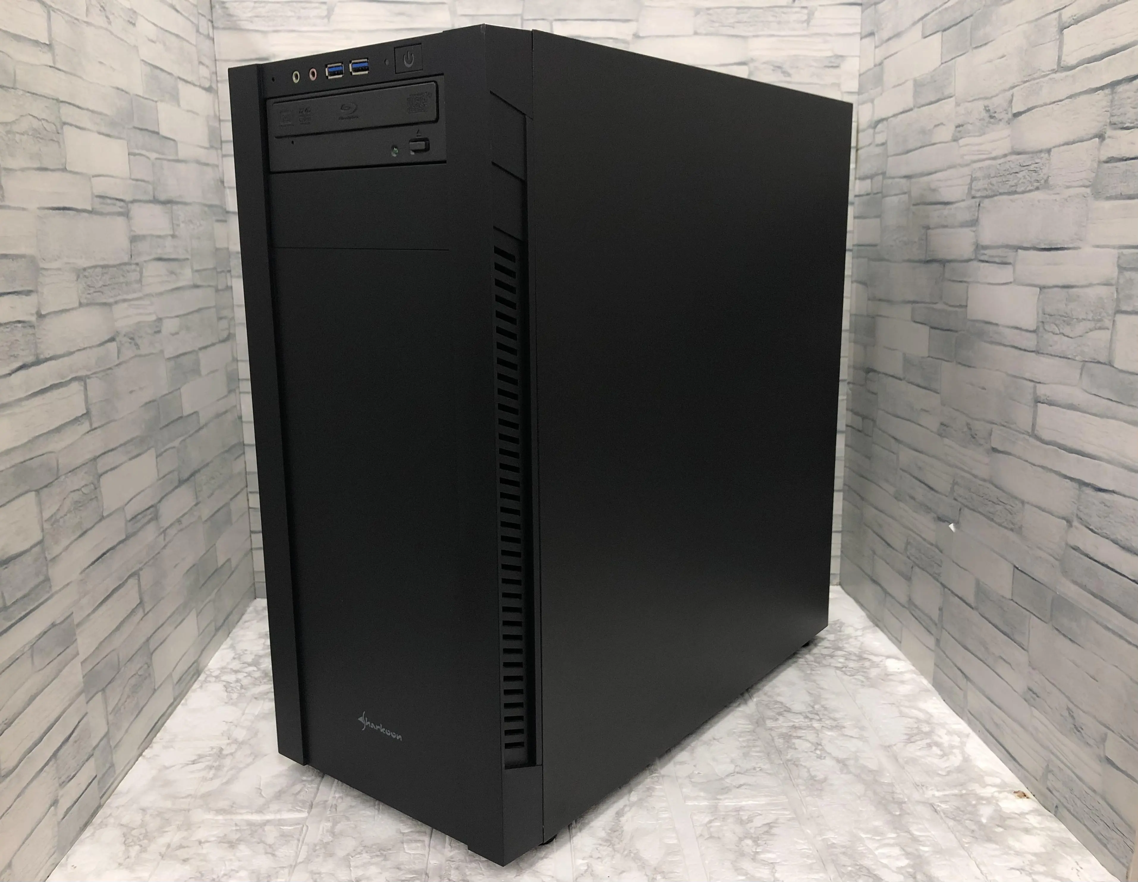 Sharkoon オリジナルDT ★第3世代Ryzen 7＋Radeon RX5700グラフィック搭載！