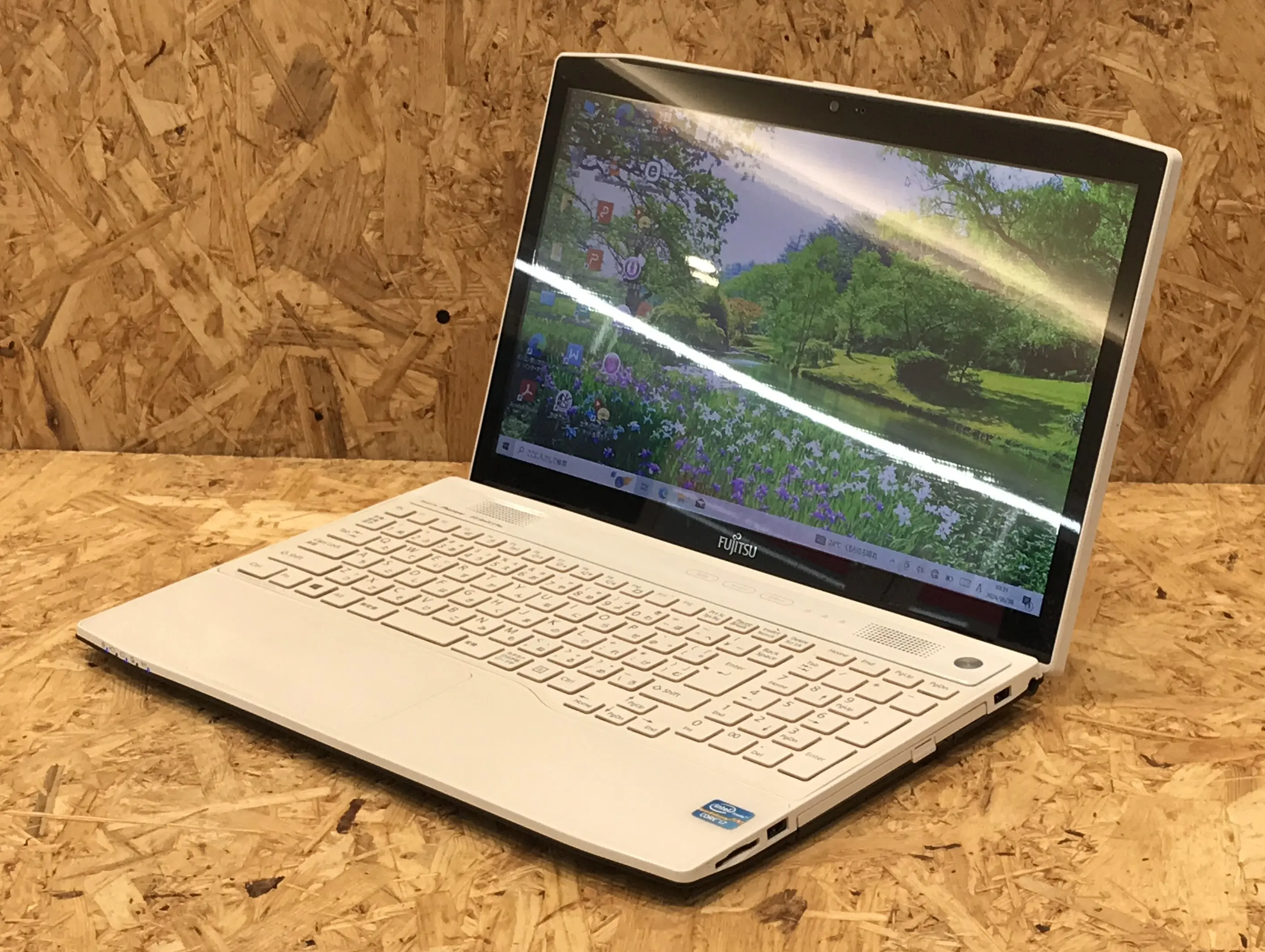 FUJITSU LIFEBOOK AH77/K (第3世代CPU）